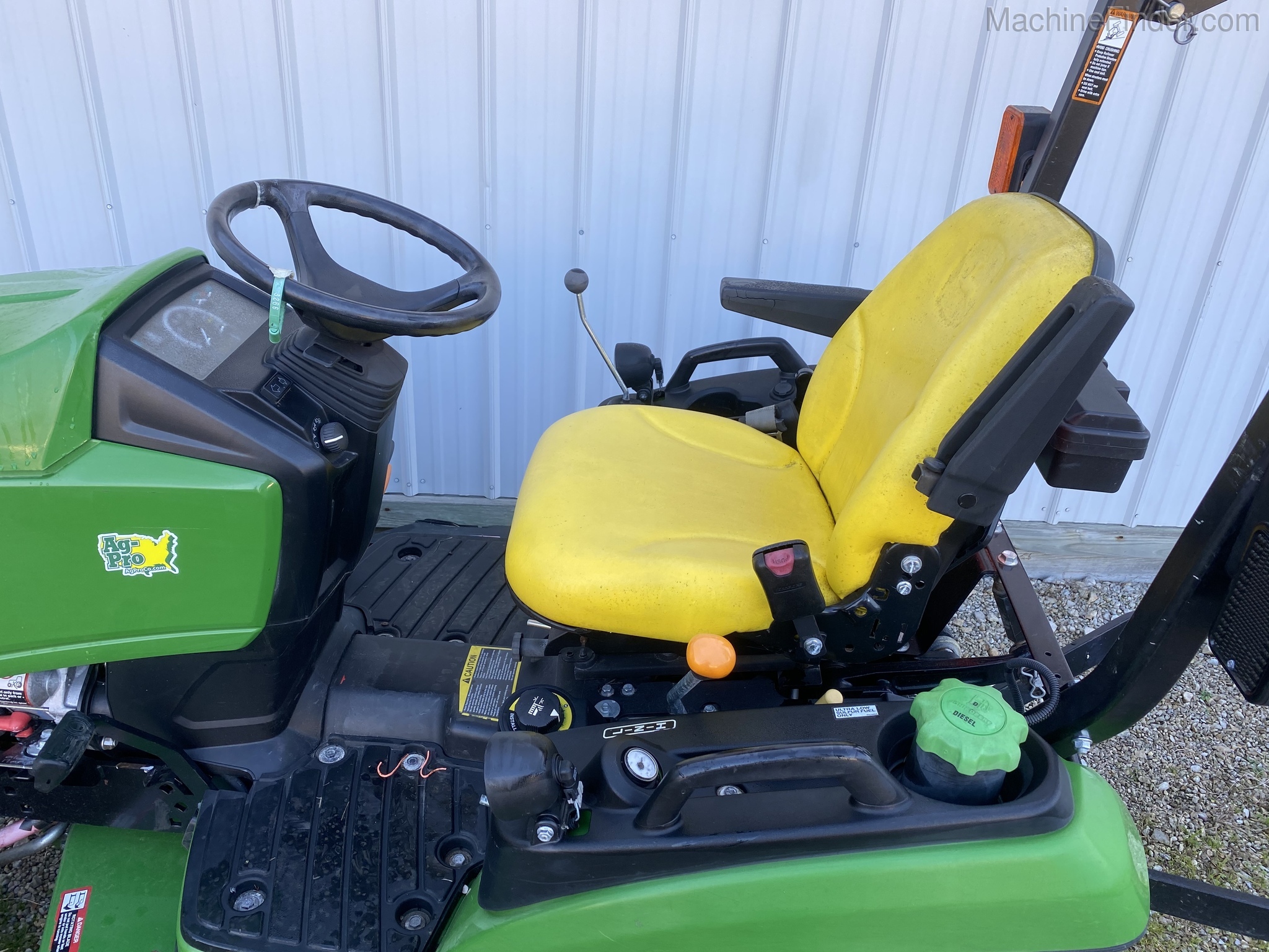 2015 John Deere 1025R Image 2