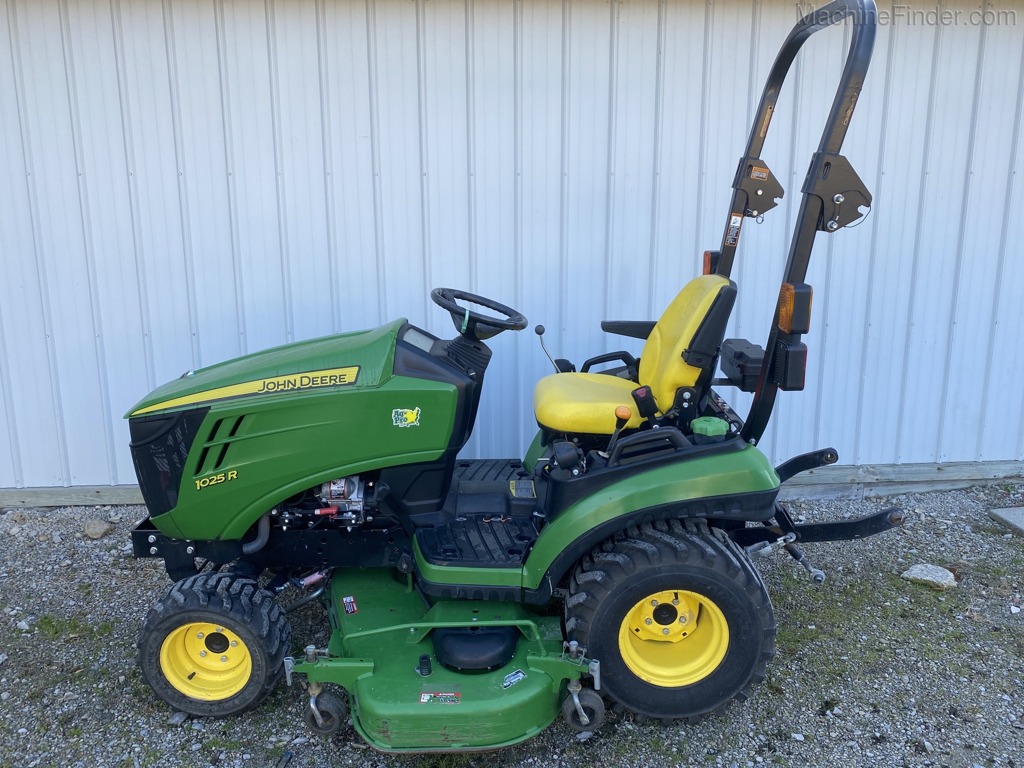 2015 John Deere 1025R Image 1