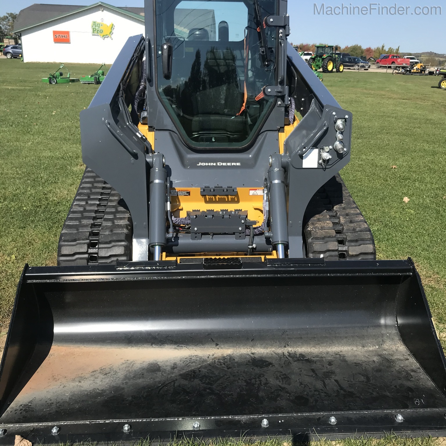 2020 John Deere 333G Image 3