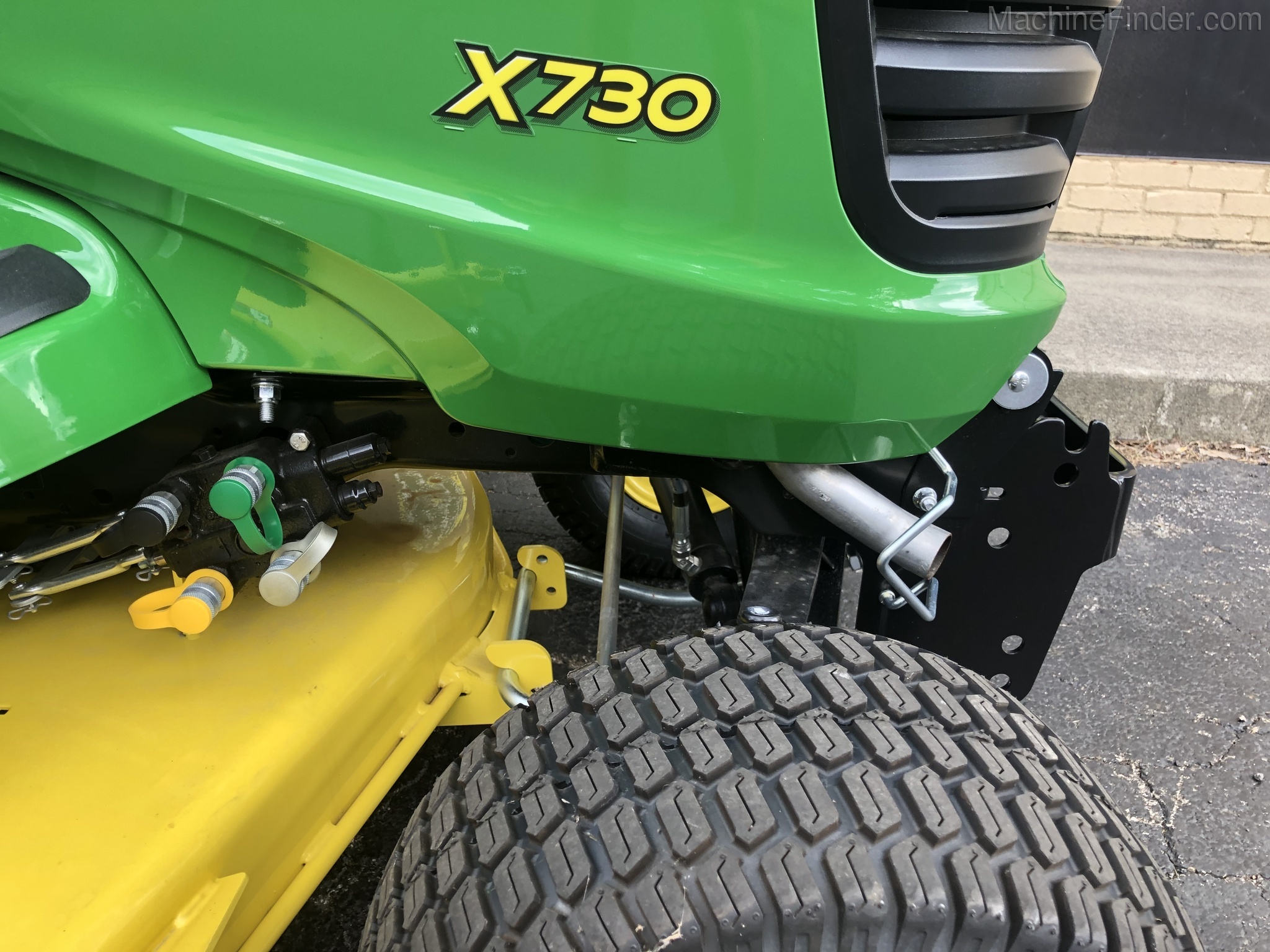 2020 John Deere X730 Image 4