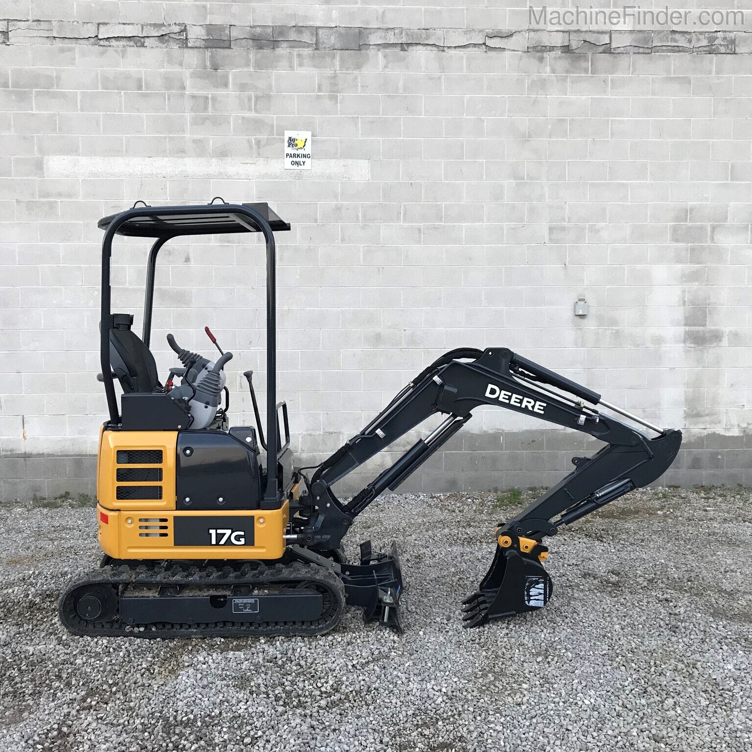 2020 John Deere 17G Image 4