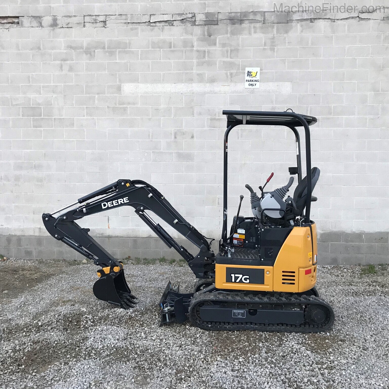 2020 John Deere 17G Image 5