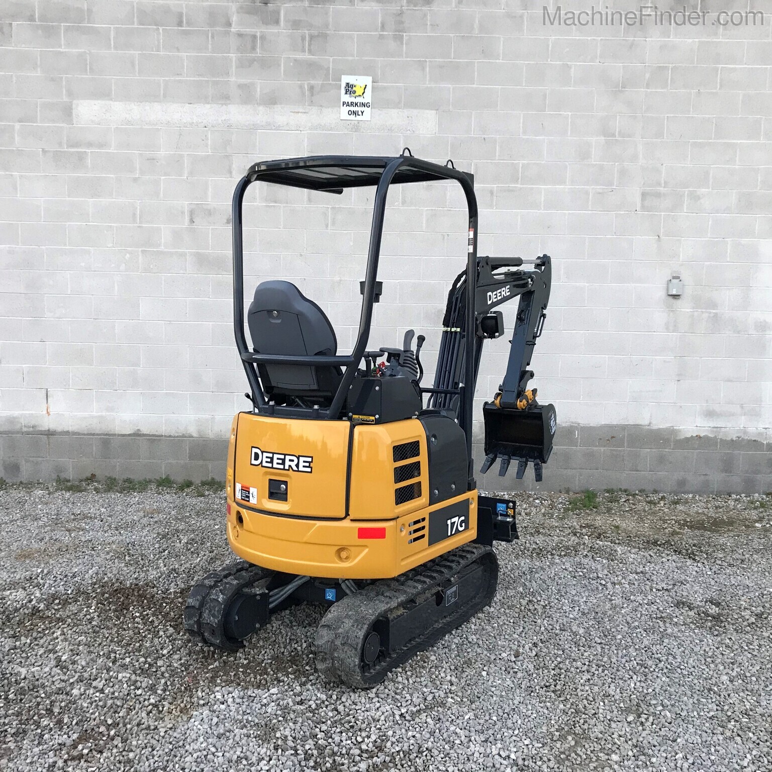 2020 John Deere 17G Image 6