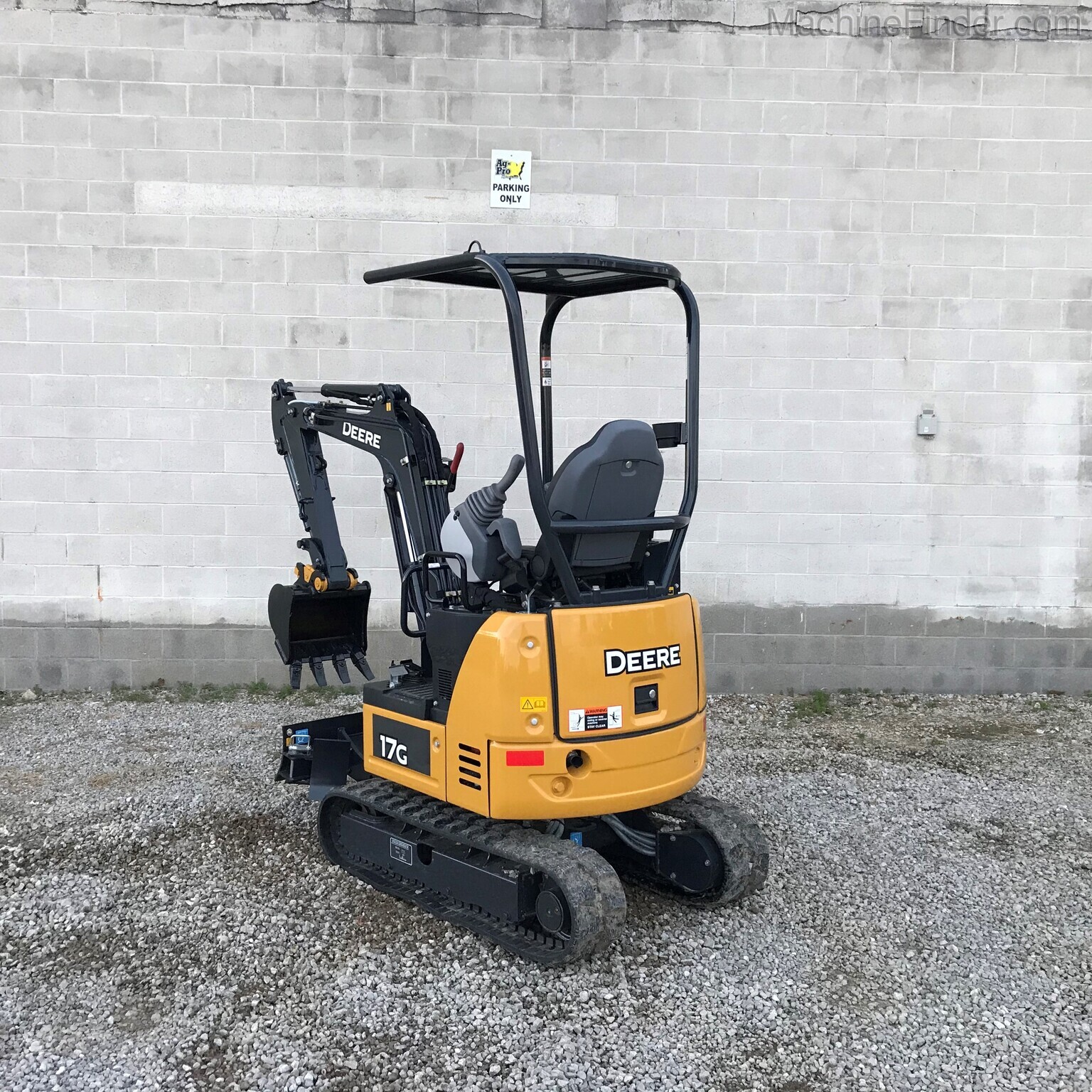 2020 John Deere 17G Image 8