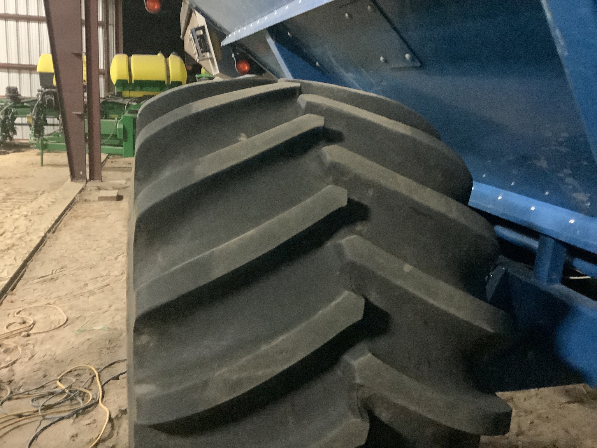 2011 Kinze 850 Image 4