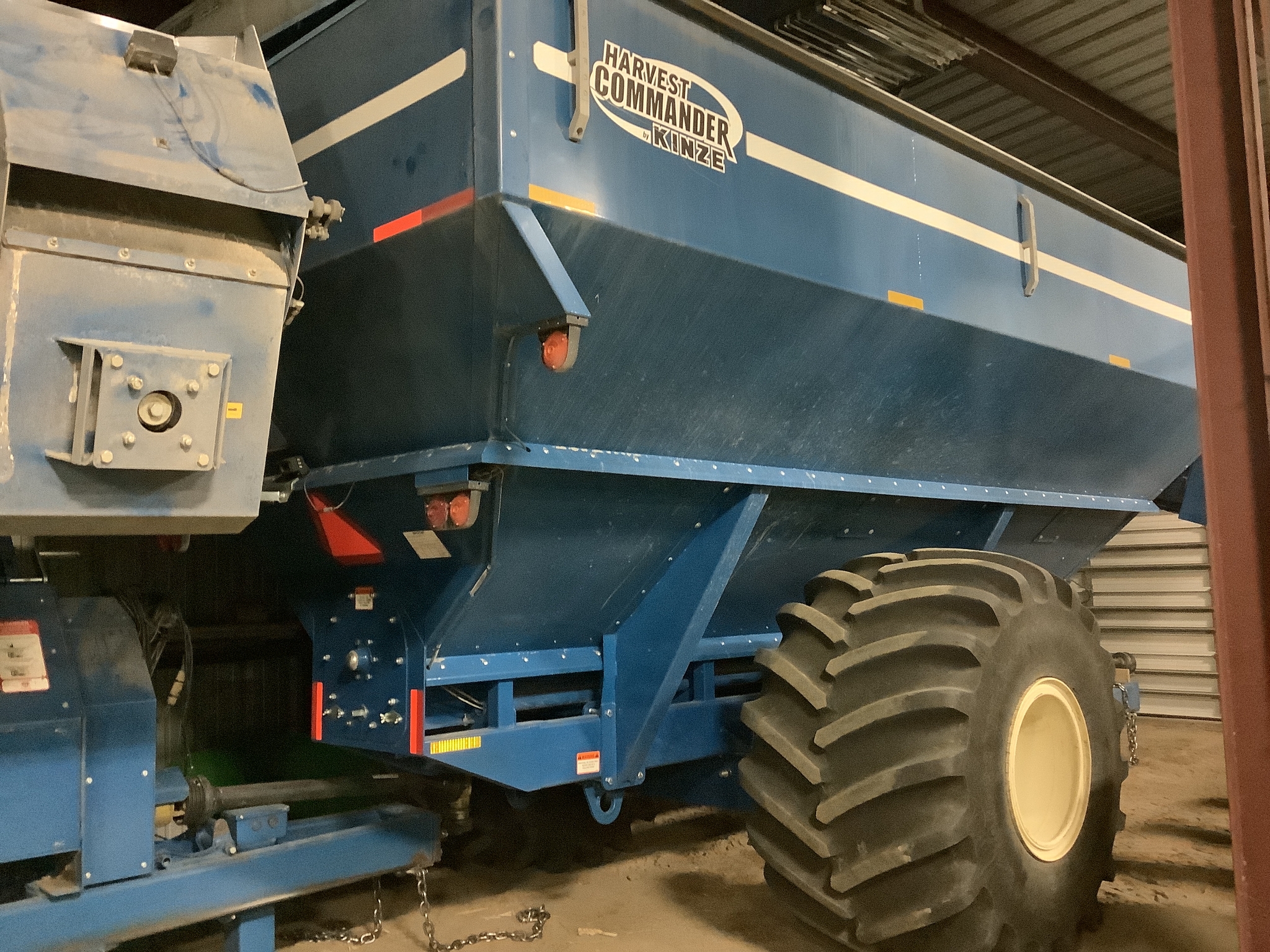 2011 Kinze 850 Image 2