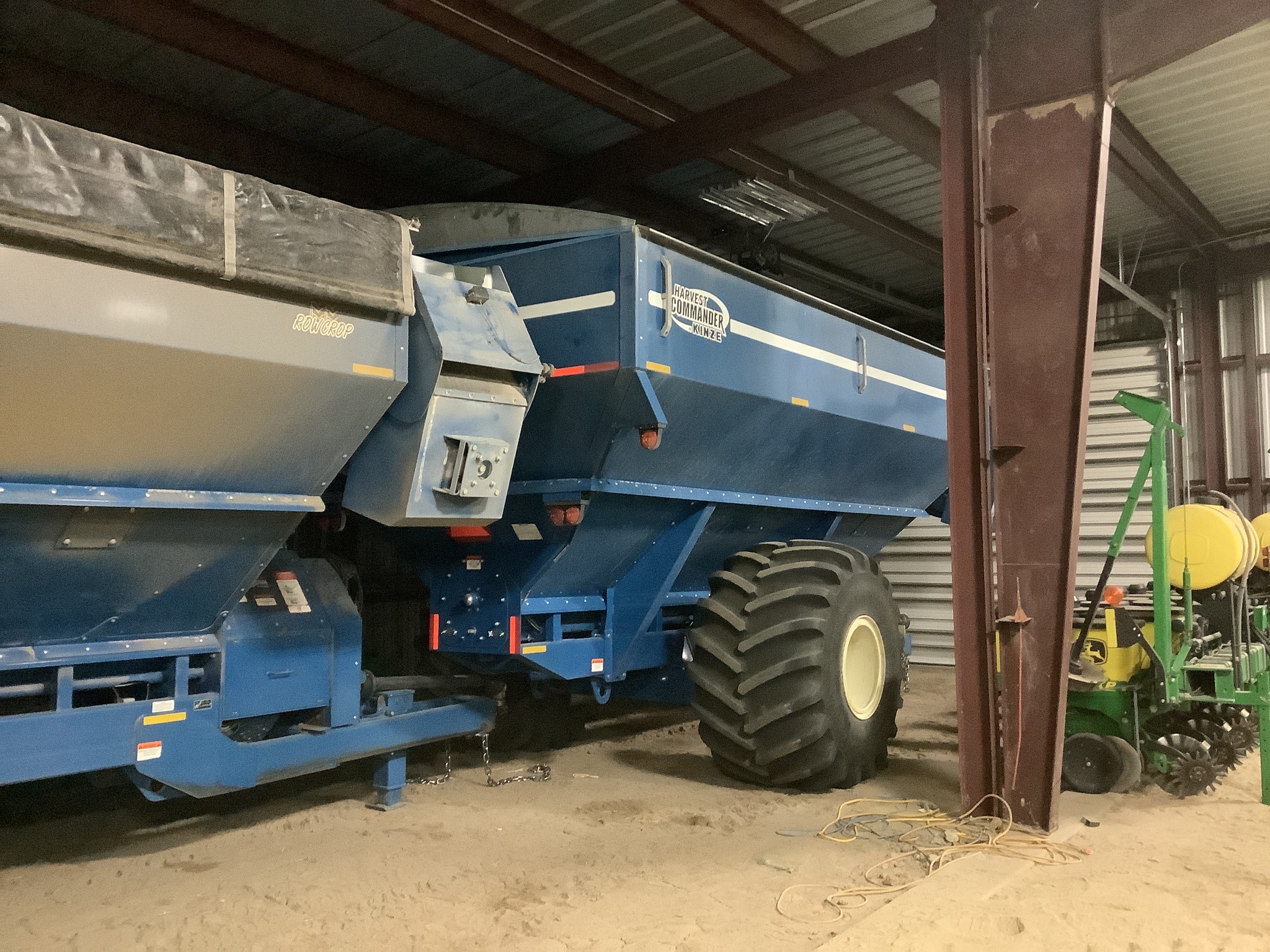 2011 Kinze 850 Image 3