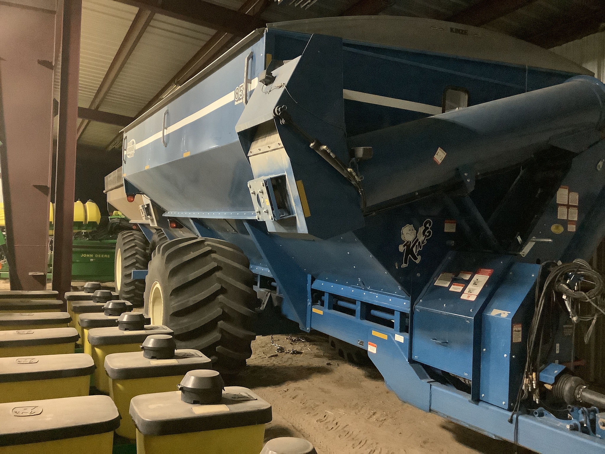 2011 Kinze 850 Image 8