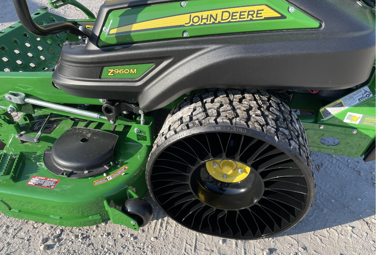 2023 John Deere Z960M ZeroTurn Mowers Newnan, GA