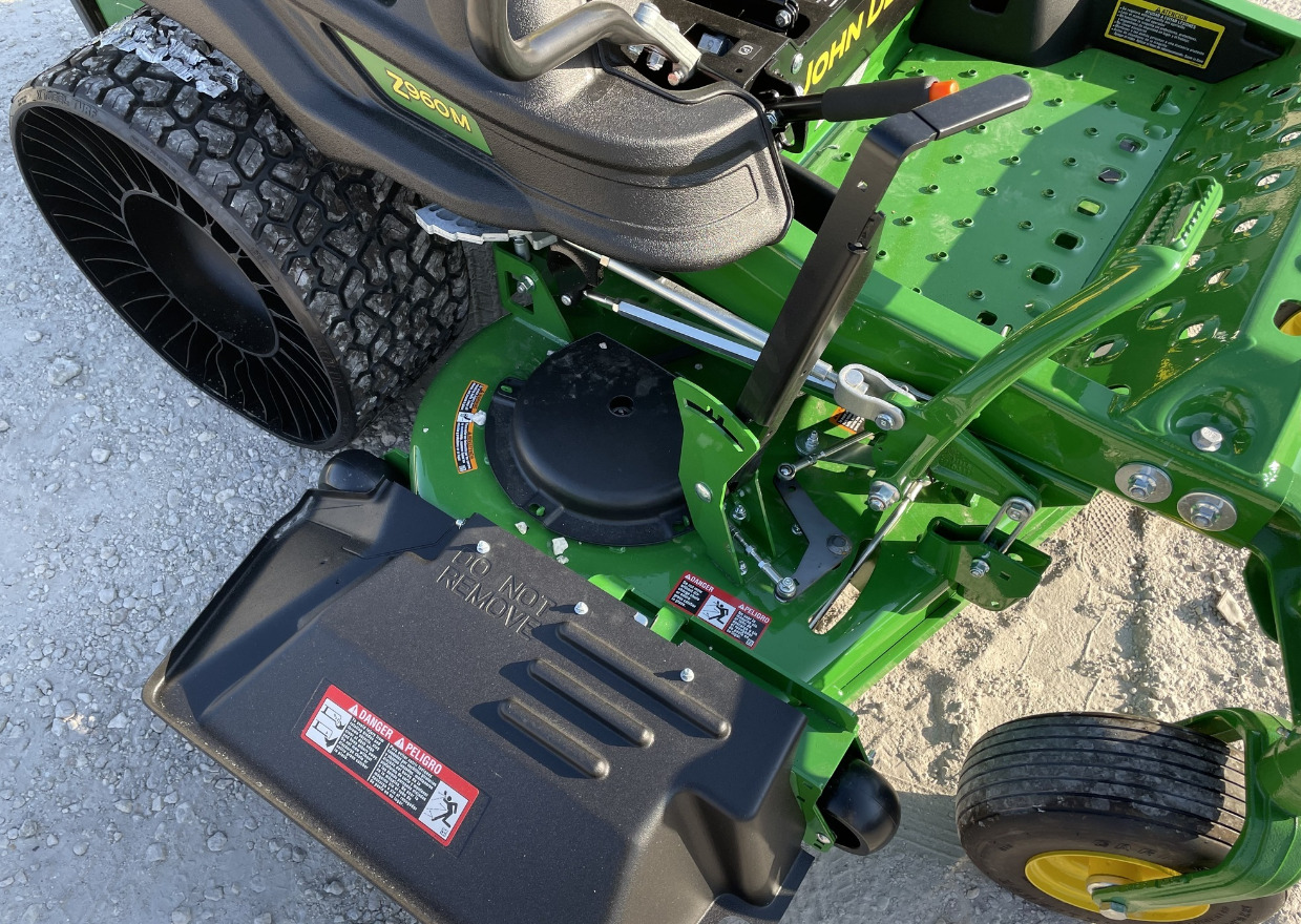 2023 John Deere Z960M Image 7