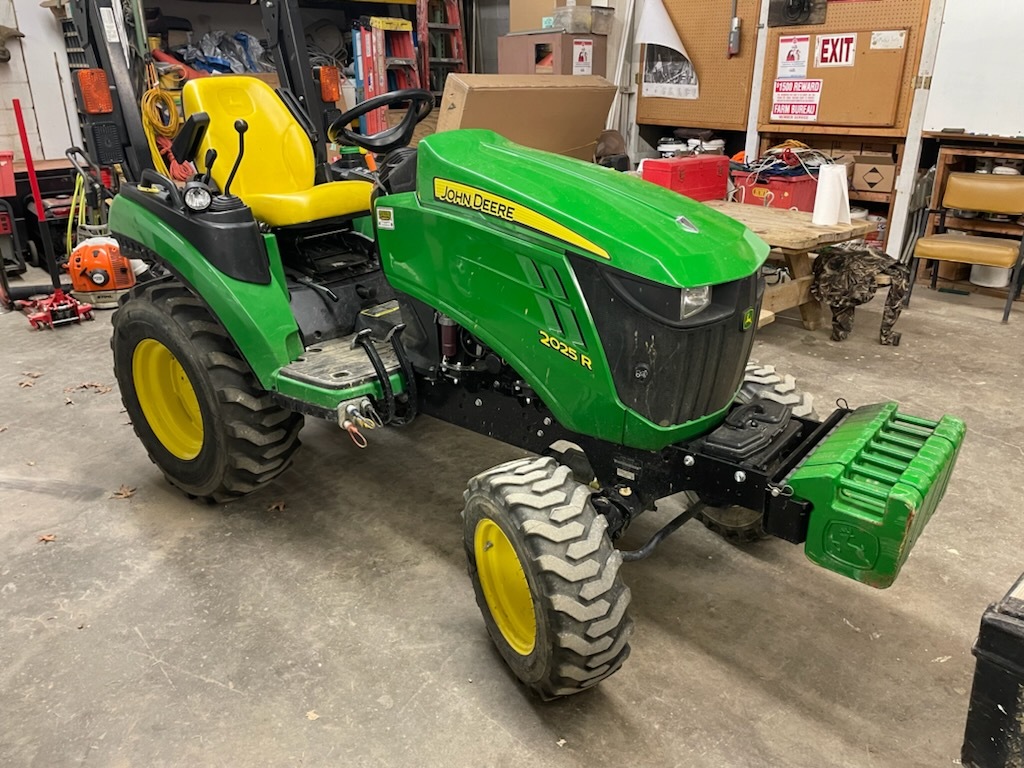 2018 John Deere 2025R Image 1