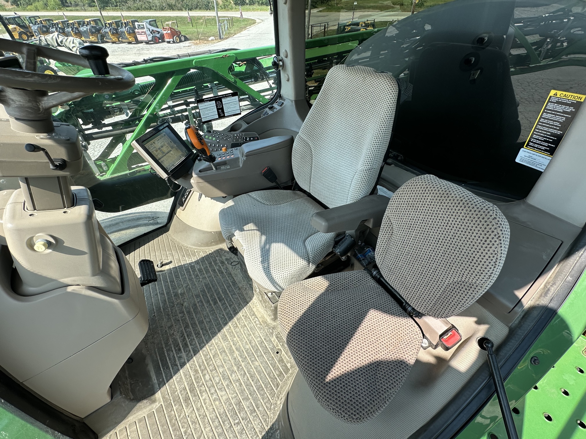 2017 John Deere R4038 Image 18