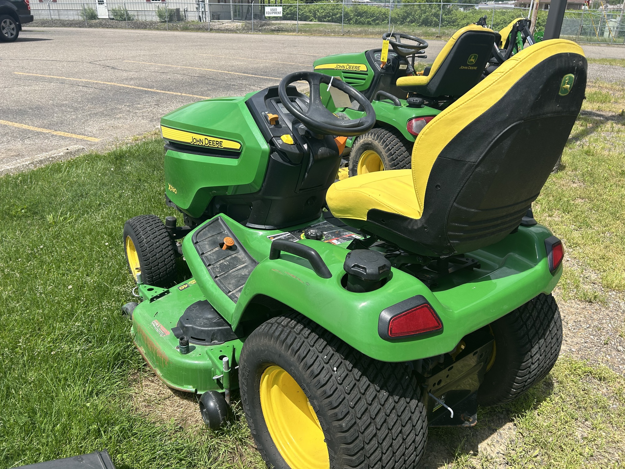 2023 John Deere X590 Image 3