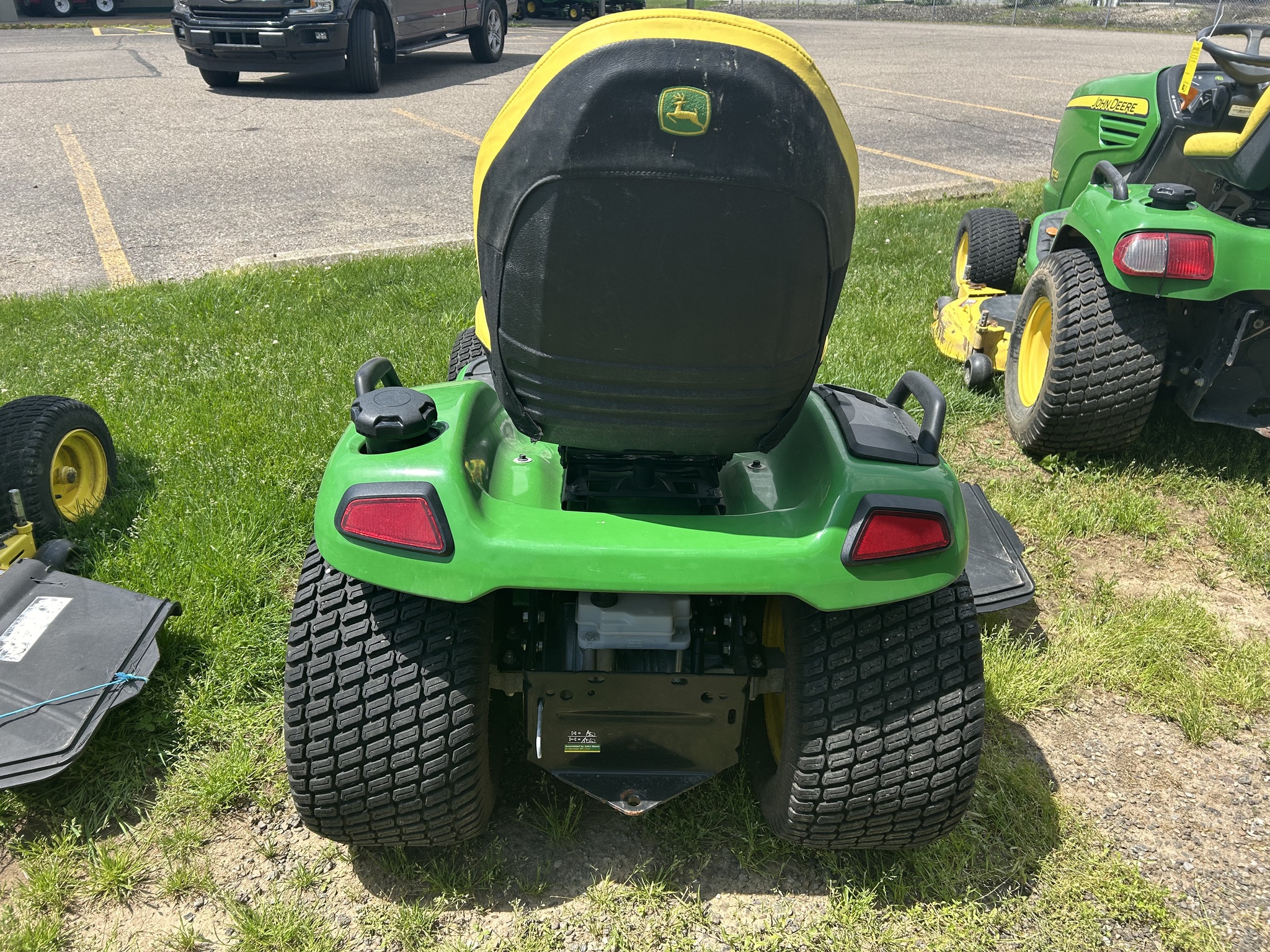 2023 John Deere X590 Image 4