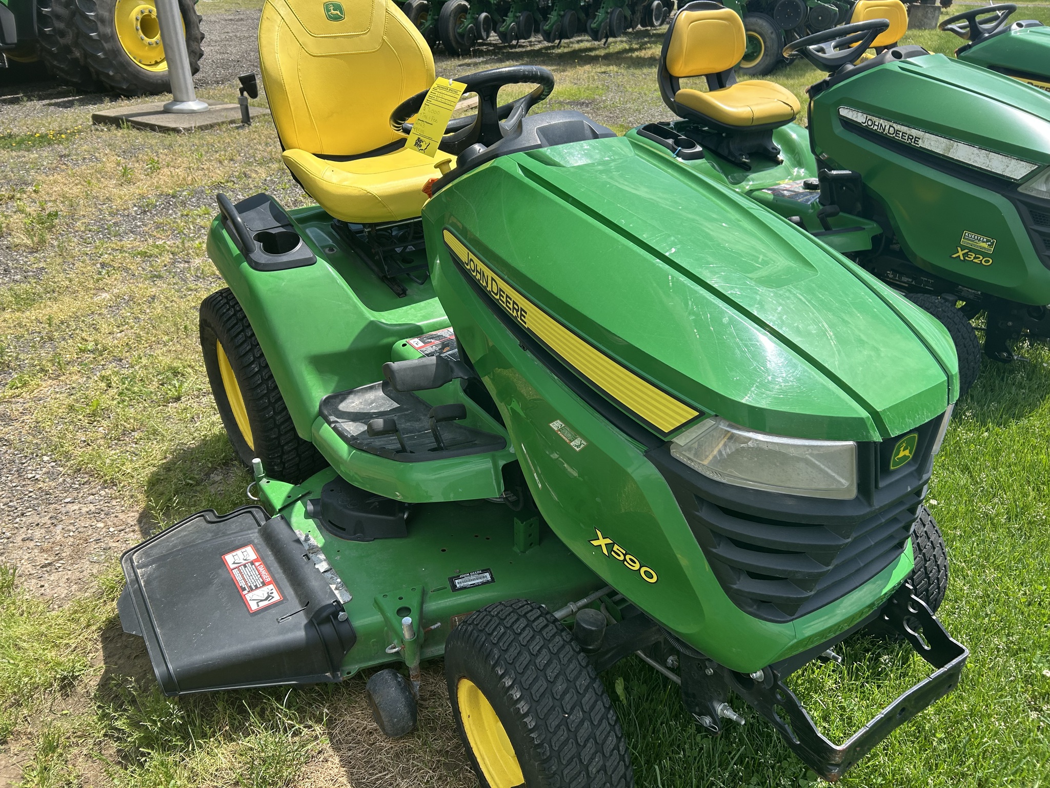 2023 John Deere X590 Image 7