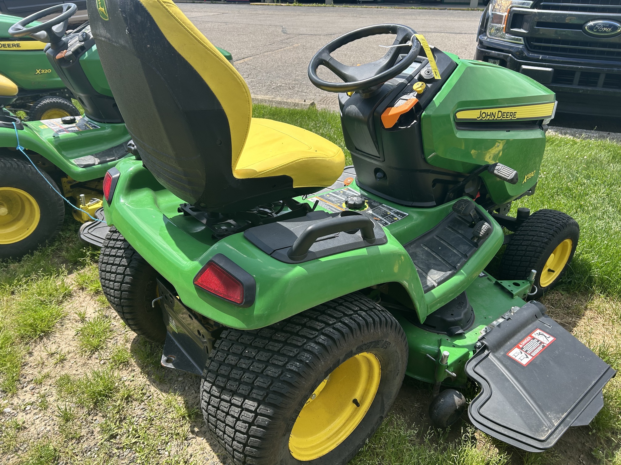 2023 John Deere X590 Image 5