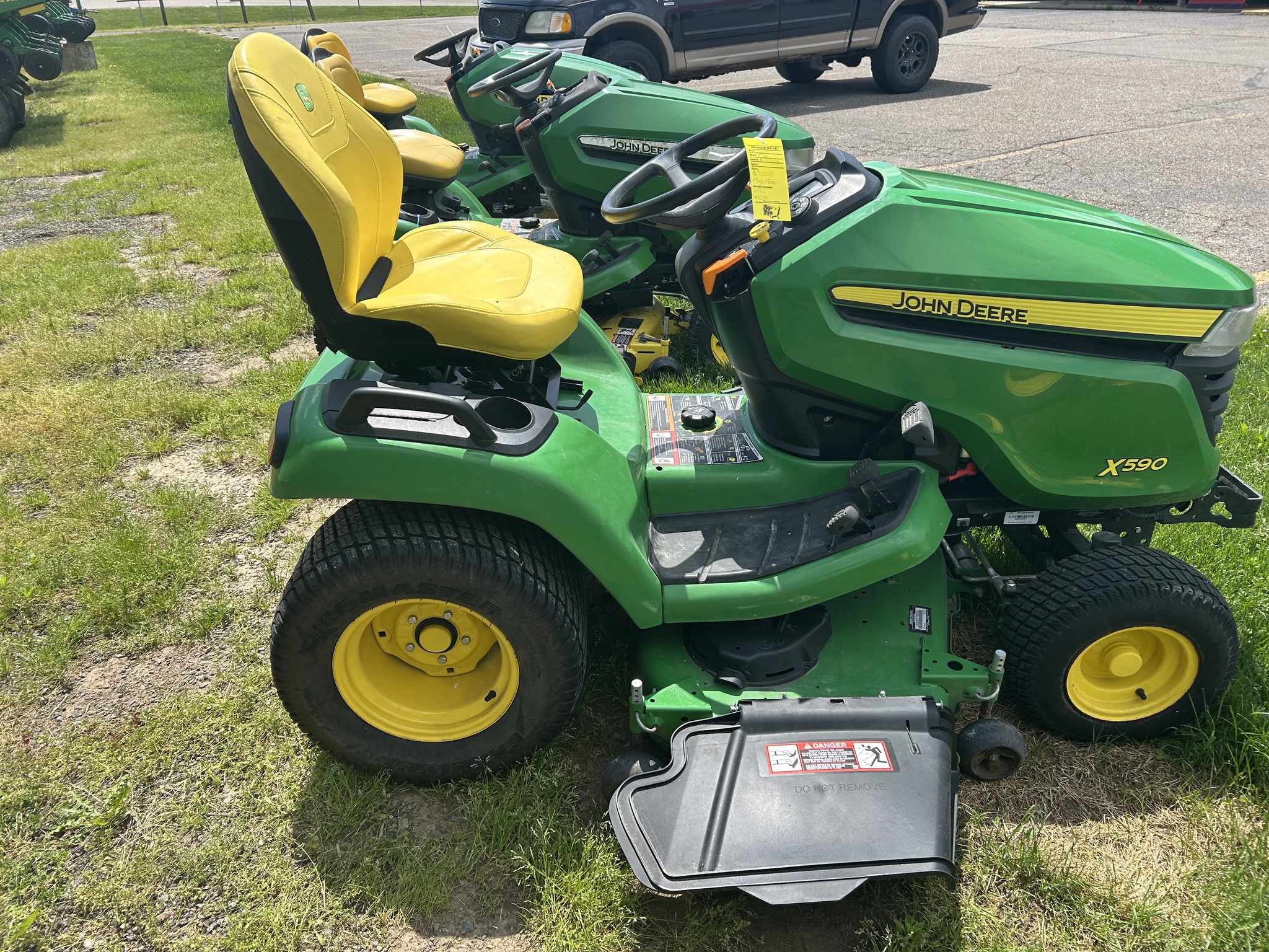 2023 John Deere X590 Image 6