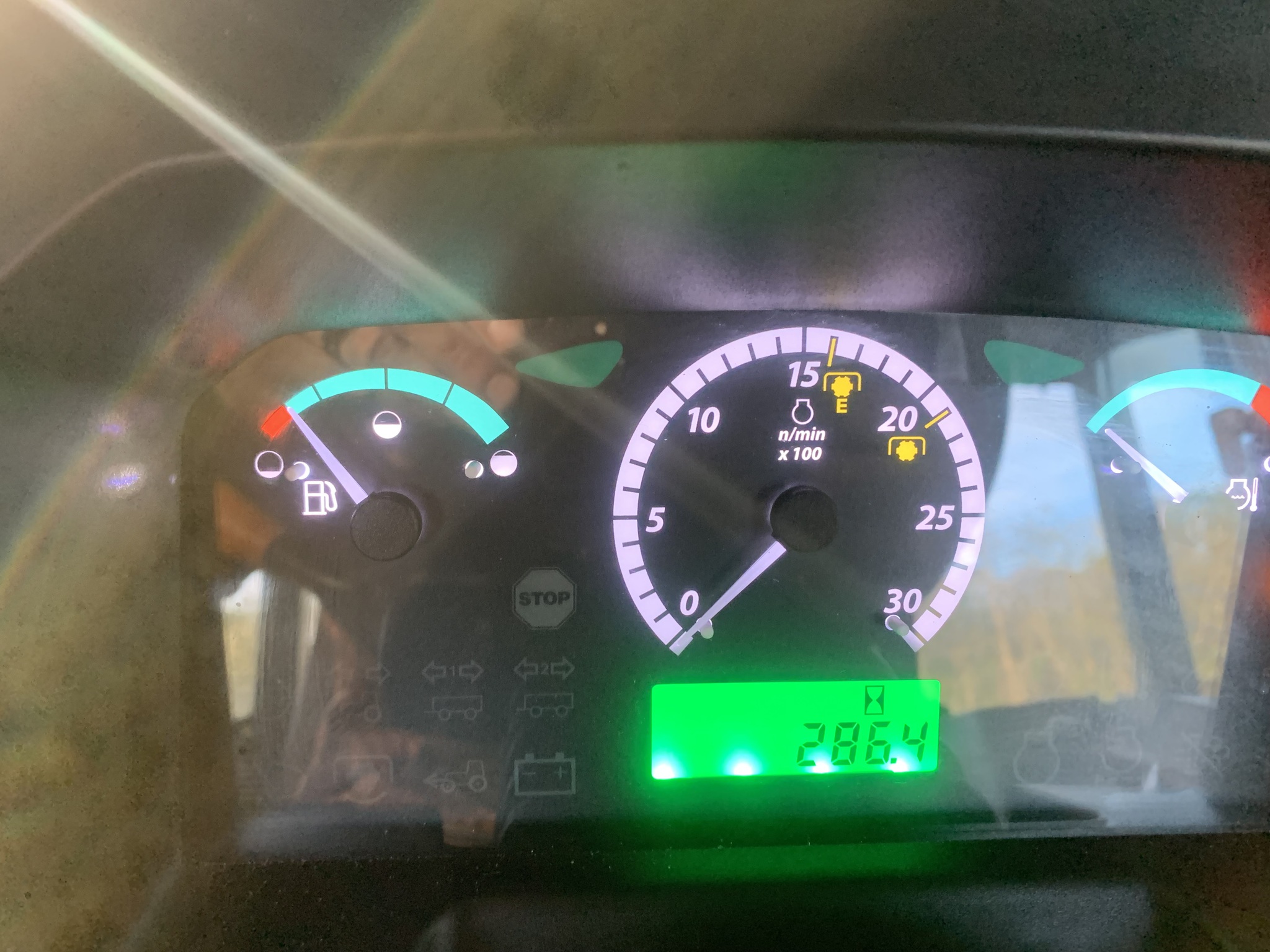 2022 John Deere 5075E Image 8