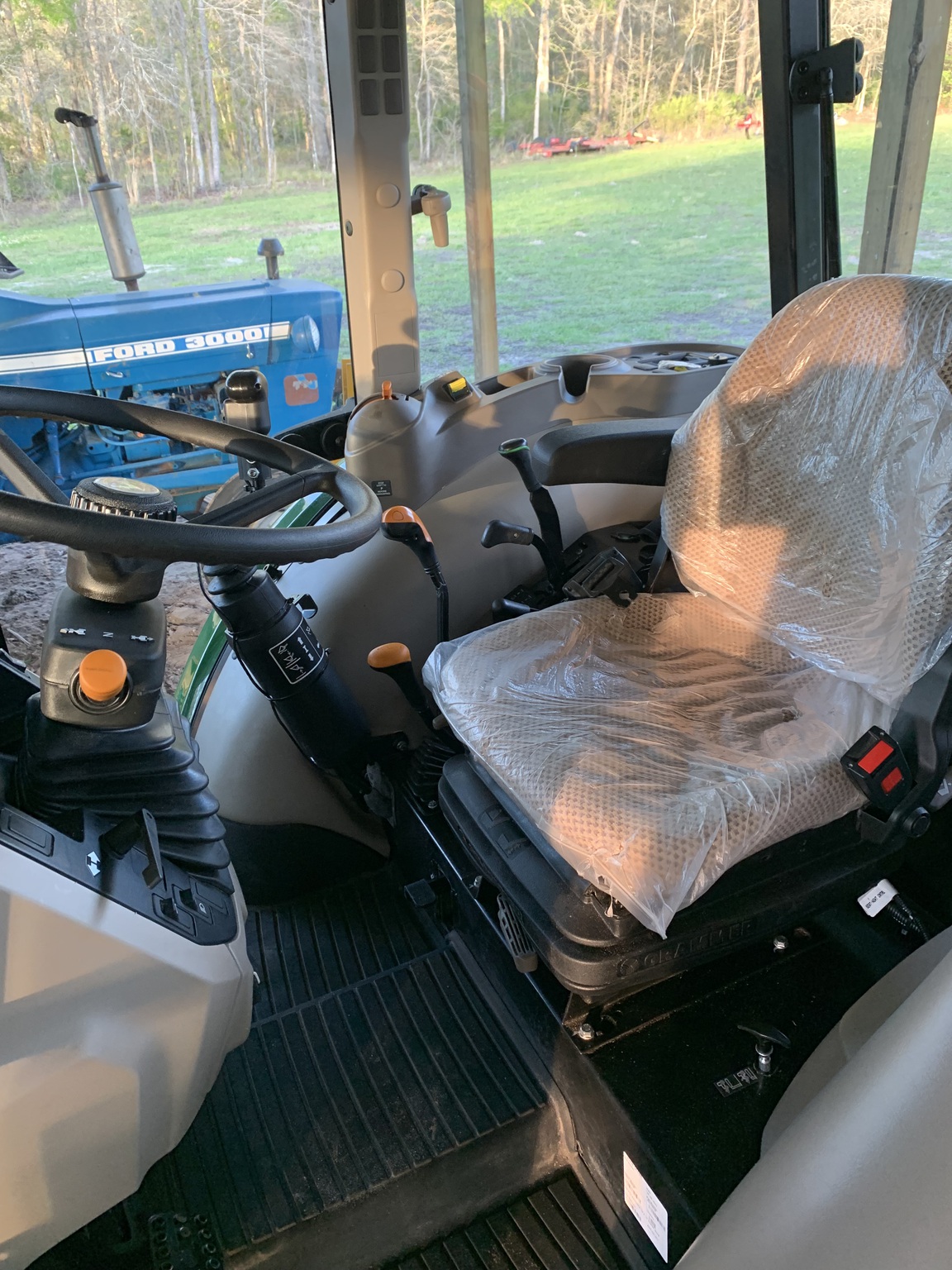 2022 John Deere 5075E Image 9