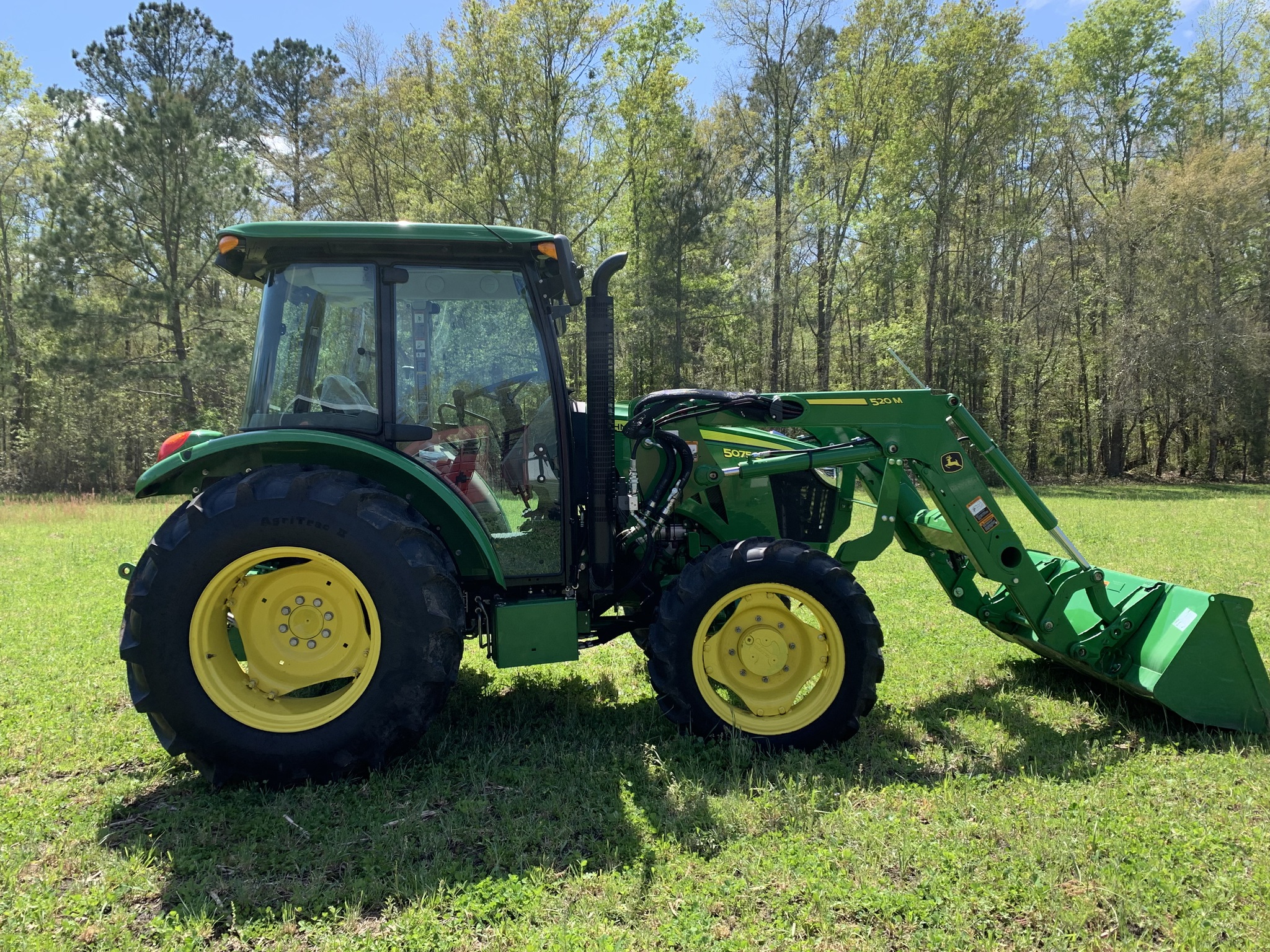 2022 John Deere 5075E Image 3