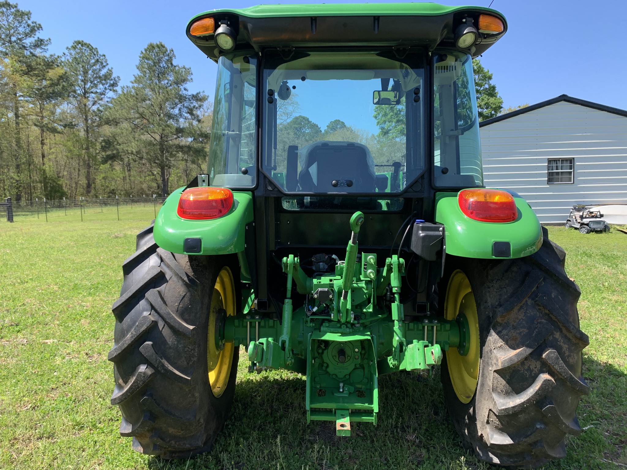 2022 John Deere 5075E Image 4