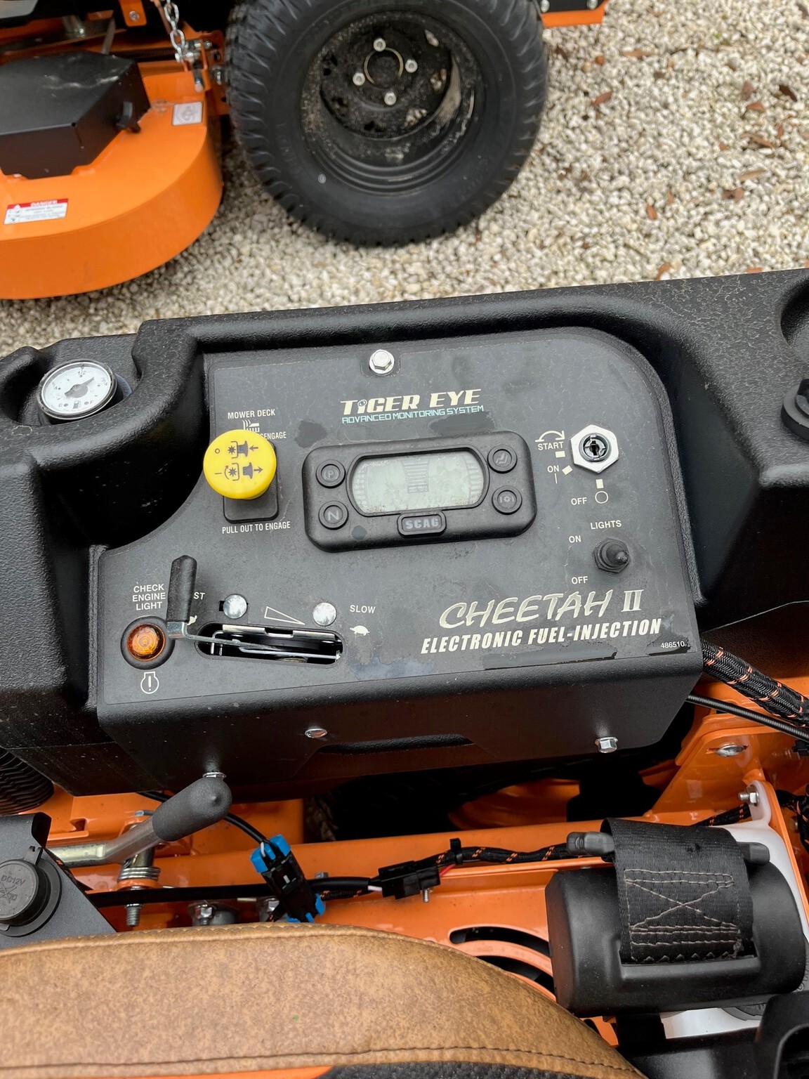 2022 Scag SCZII72V-37BVEFI Image 7