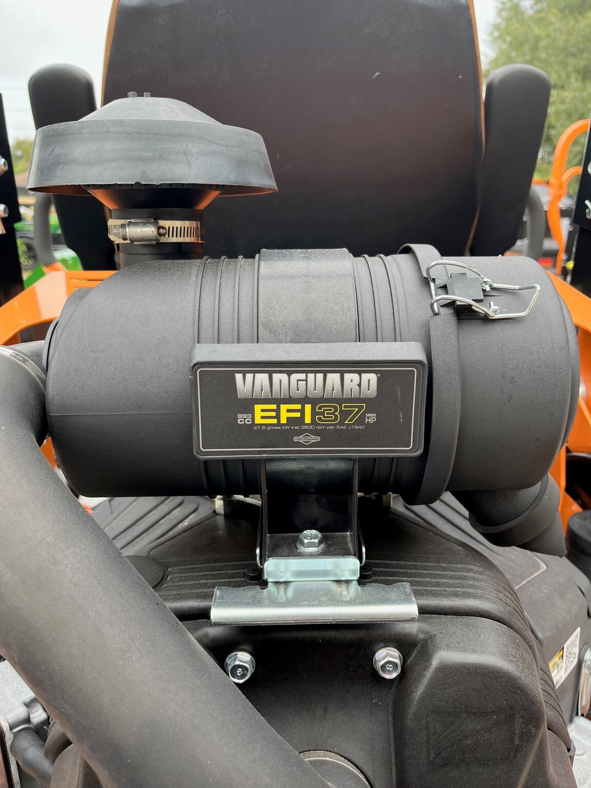 2022 Scag SCZII72V-37BVEFI Image 8