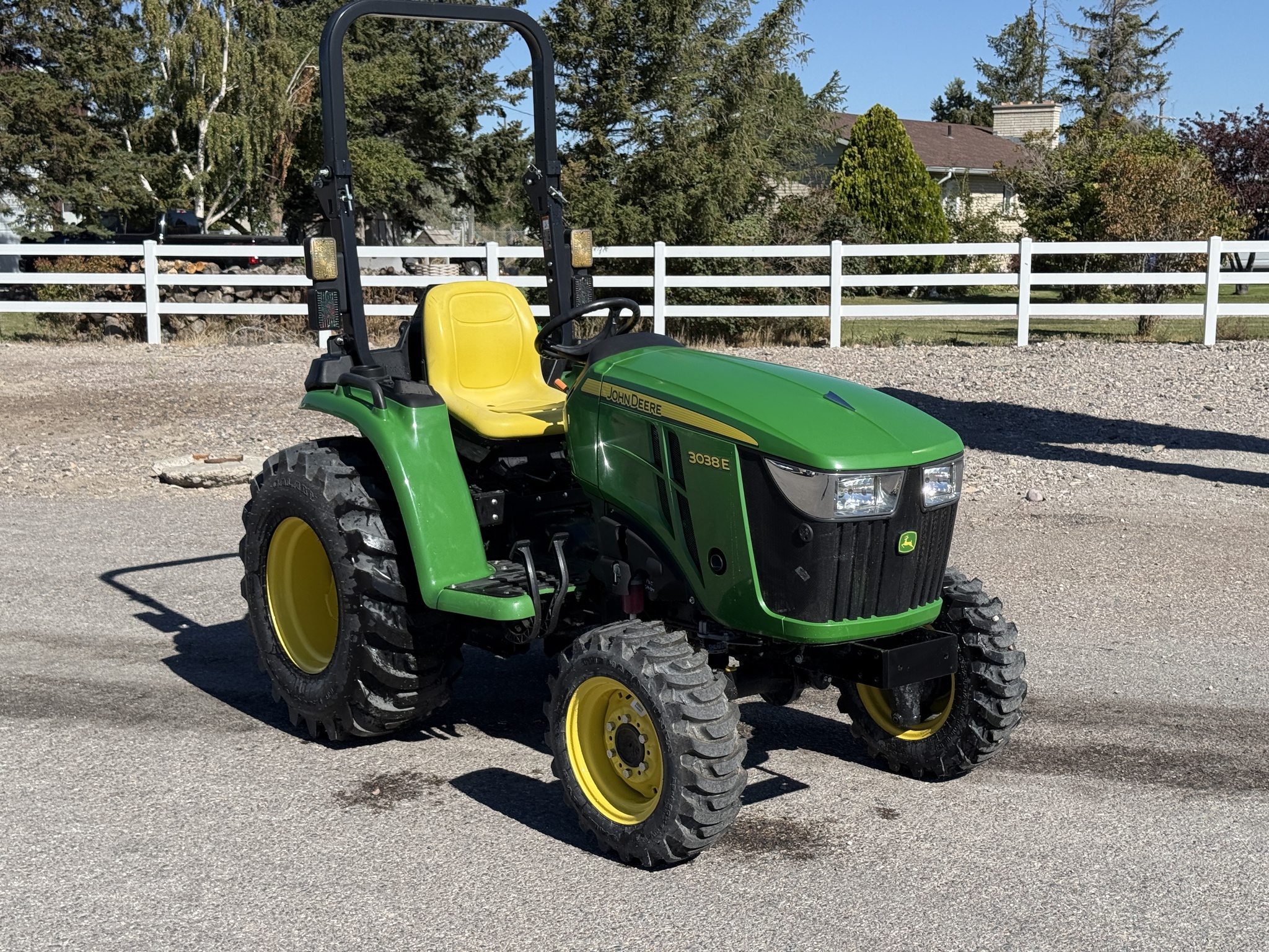 2023 John Deere 3038E Image 7