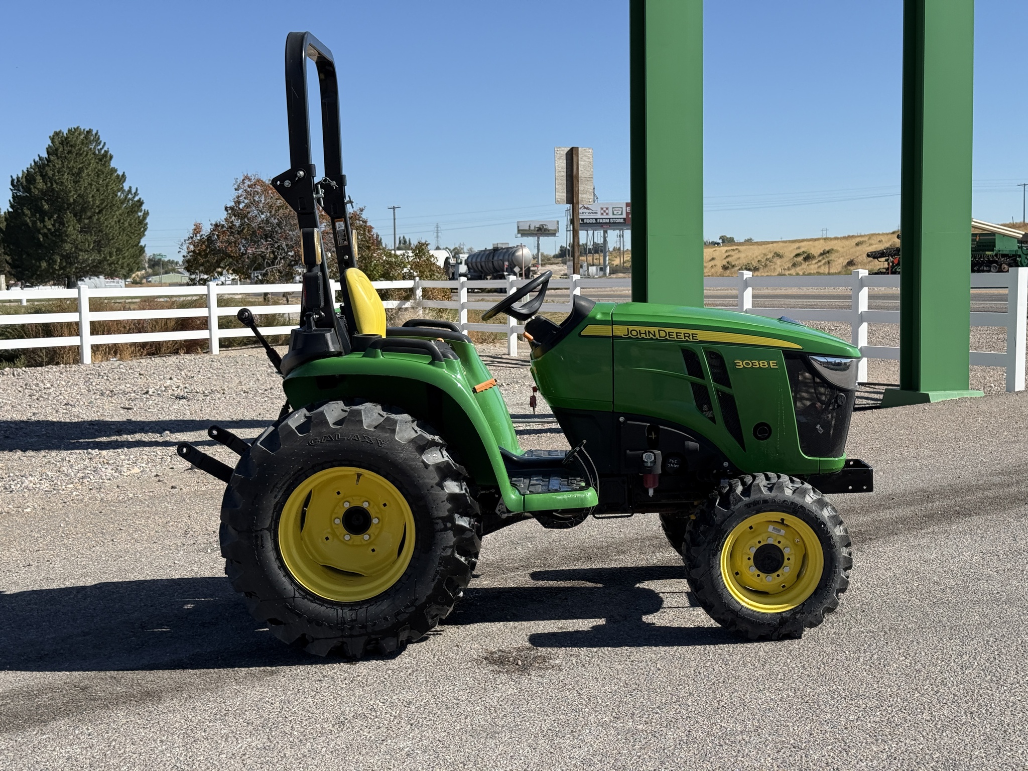 2023 John Deere 3038E Image 6