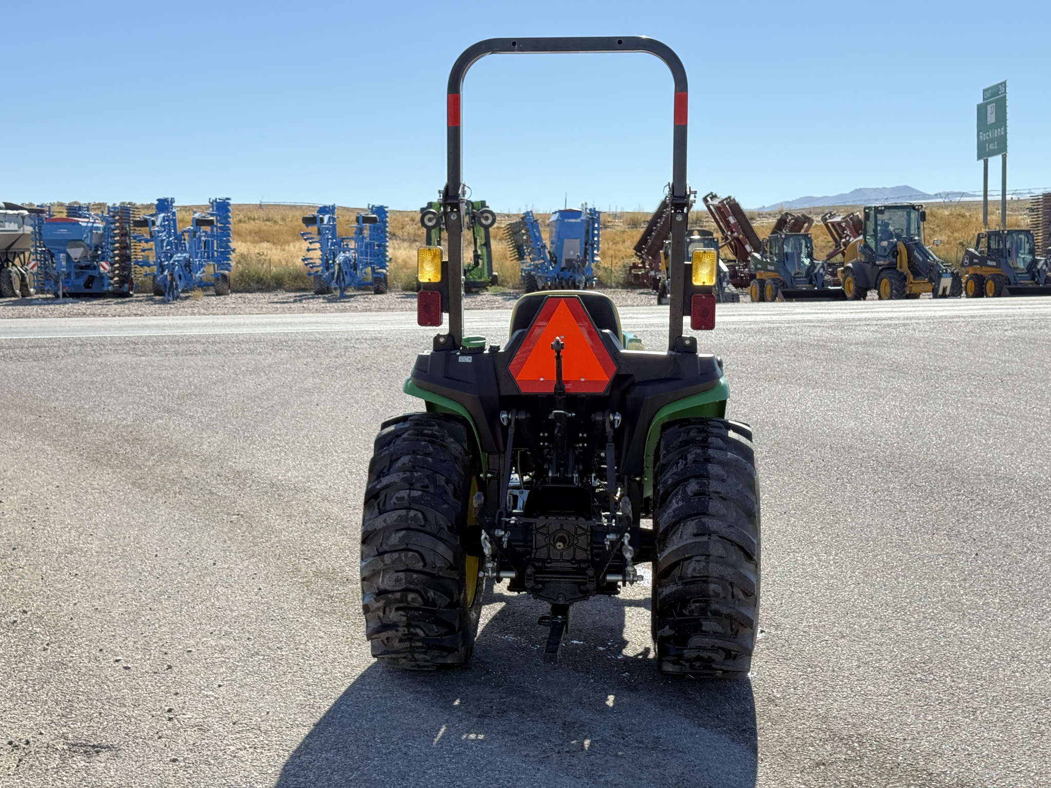 2023 John Deere 3038E Image 4