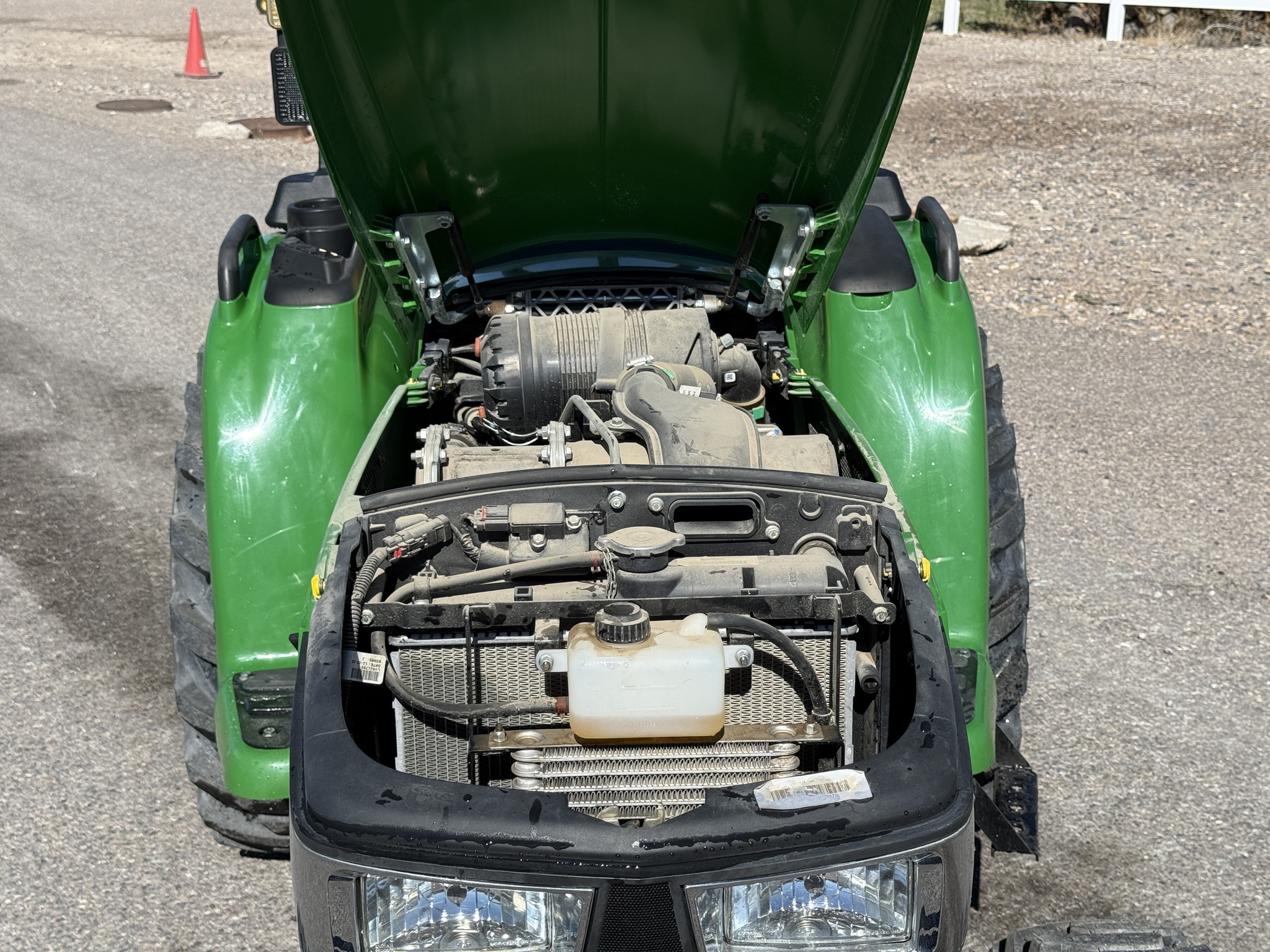 2023 John Deere 3038E Image 19