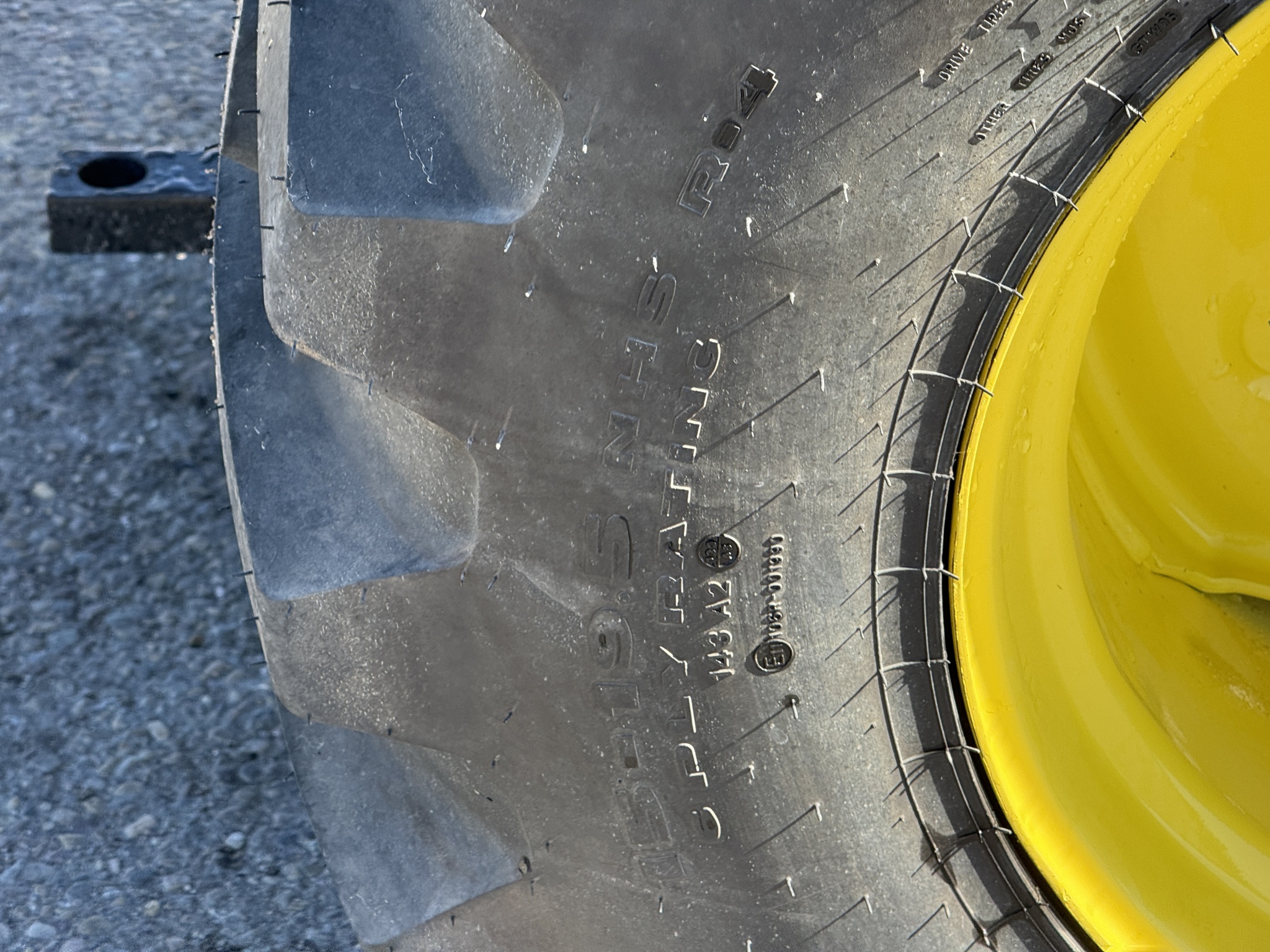 2023 John Deere 3038E Image 23