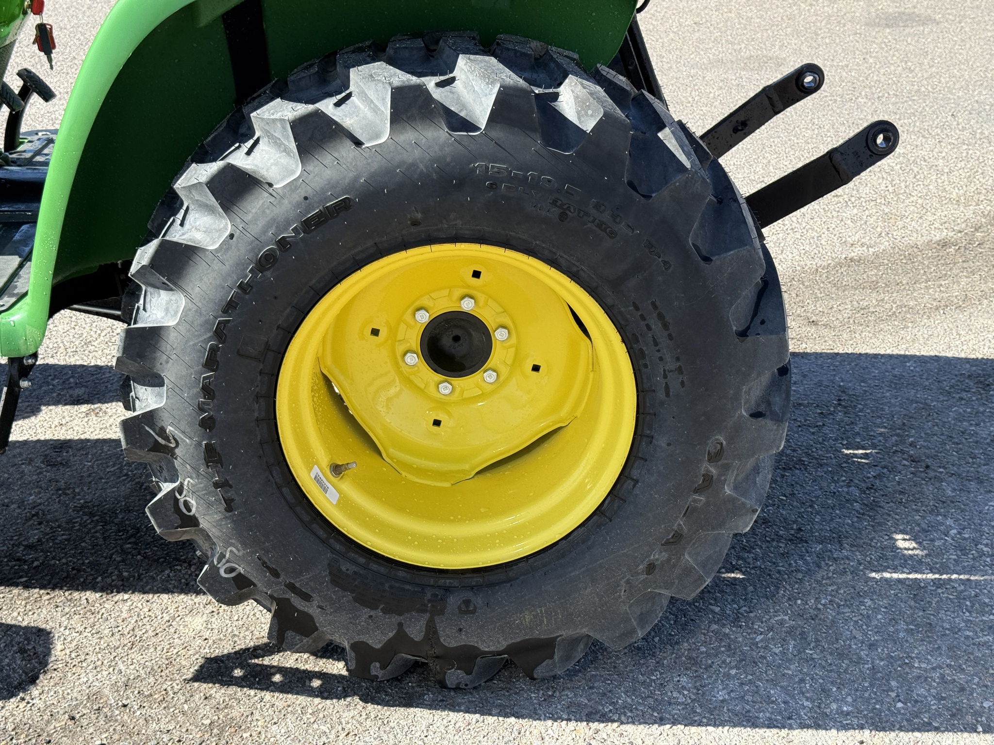 2023 John Deere 3038E Image 24