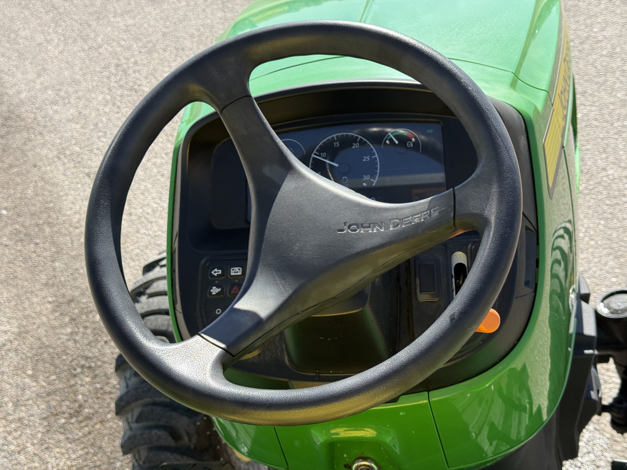 2023 John Deere 3038E Image 9