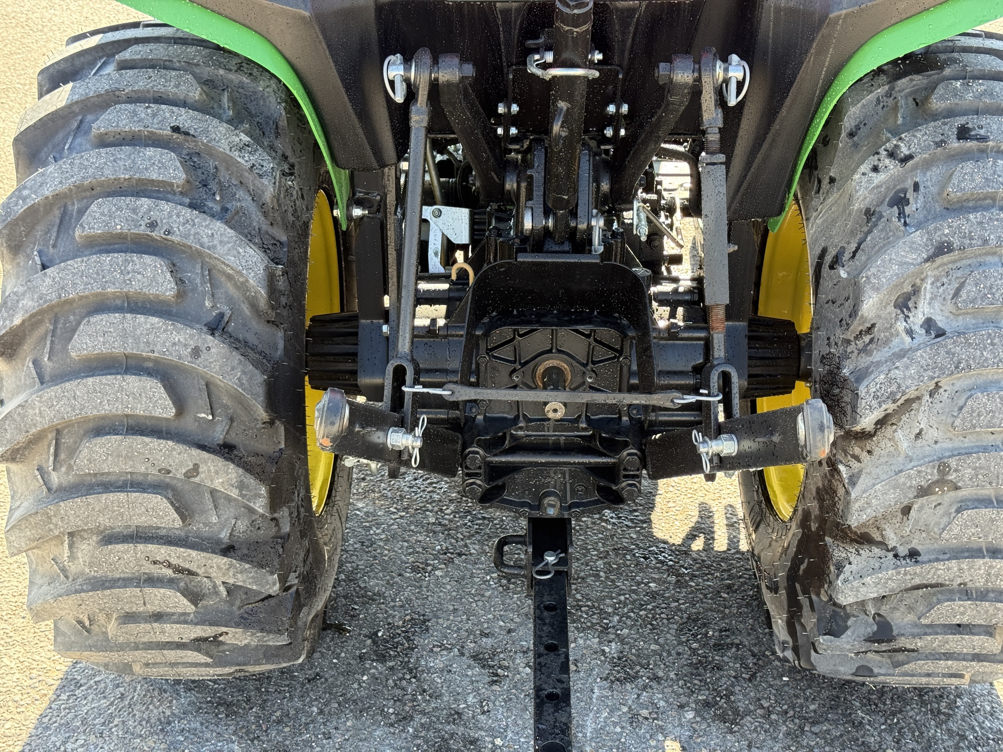 2023 John Deere 3038E Image 33