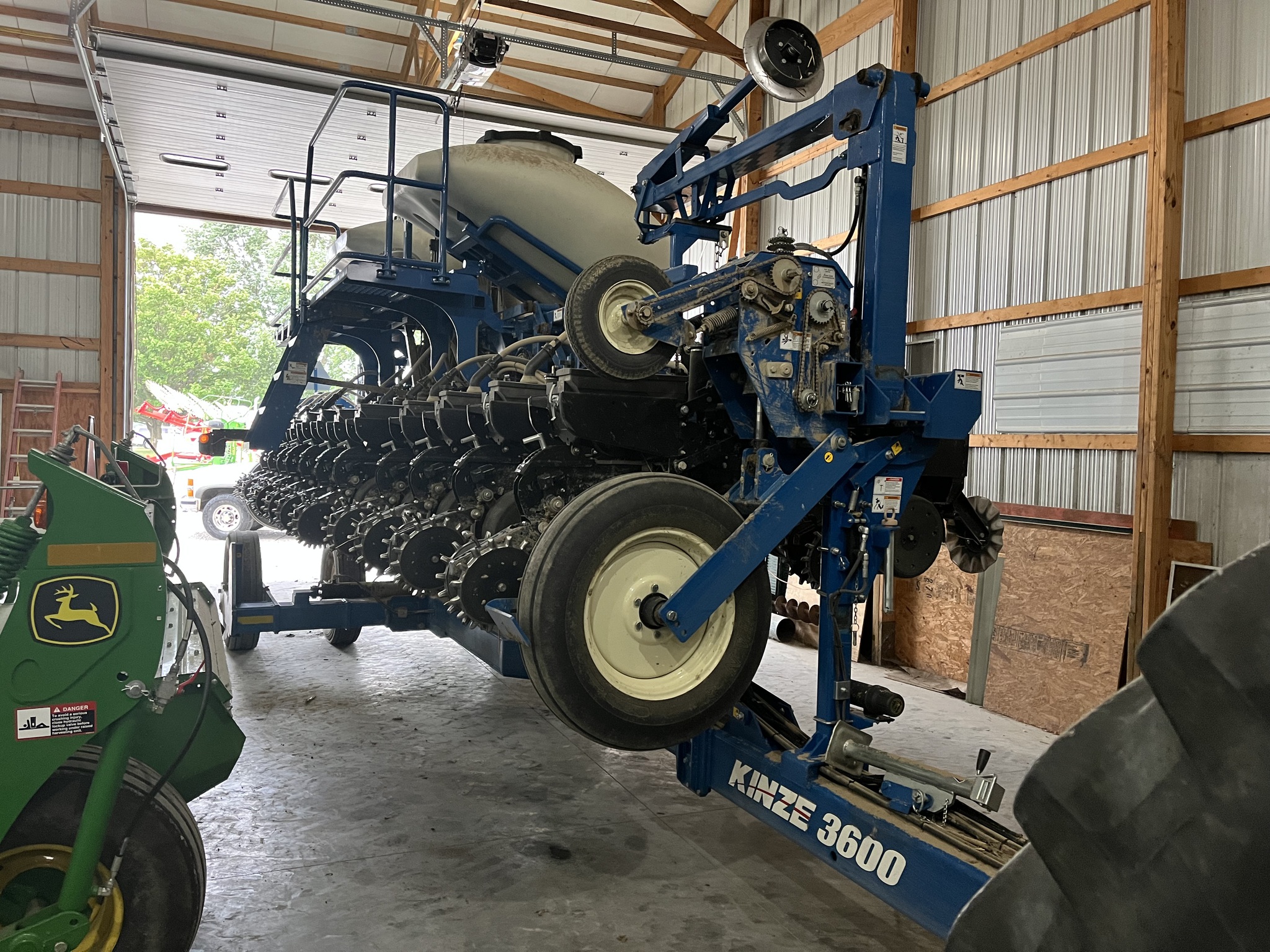 Used 2019 Kinze 3600 Planters: Drawn at Koenig Equipment in Rushville, IN - PhotoXL0