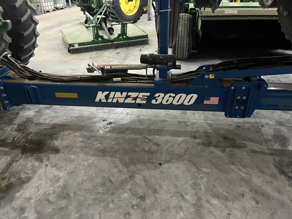 Used 2019 Kinze 3600 Planters: Drawn at Koenig Equipment in Rushville, IN - Photo4