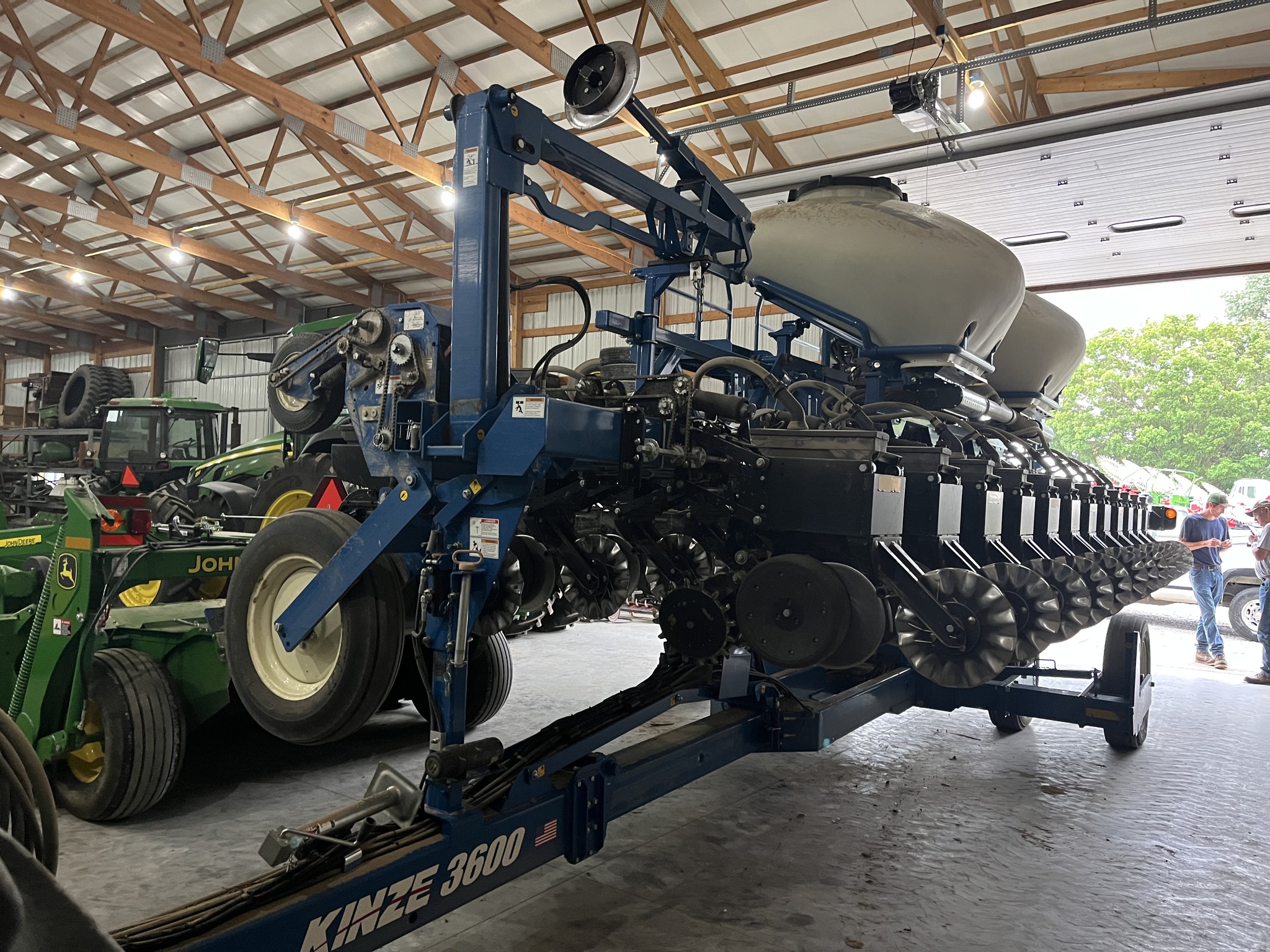 Used 2019 Kinze 3600 Planters: Drawn at Koenig Equipment in Rushville, IN - PhotoXL1