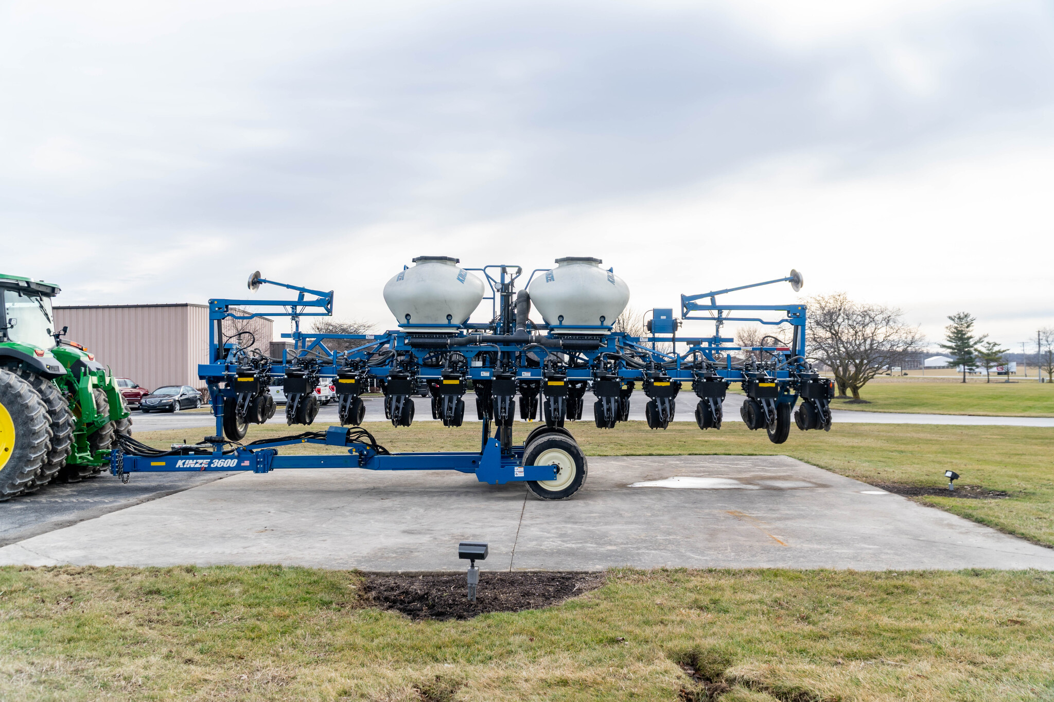 Used 2019 Kinze 3600 Planters: Drawn at Koenig Equipment in Anna, OH - PhotoXL1