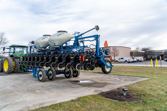 Used 2019 Kinze 3600 Planters: Drawn at Koenig Equipment in Anna, OH - Photo2