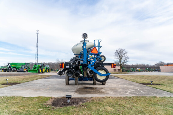 Used 2019 Kinze 3600 Planters: Drawn at Koenig Equipment in Anna, OH - Photo3
