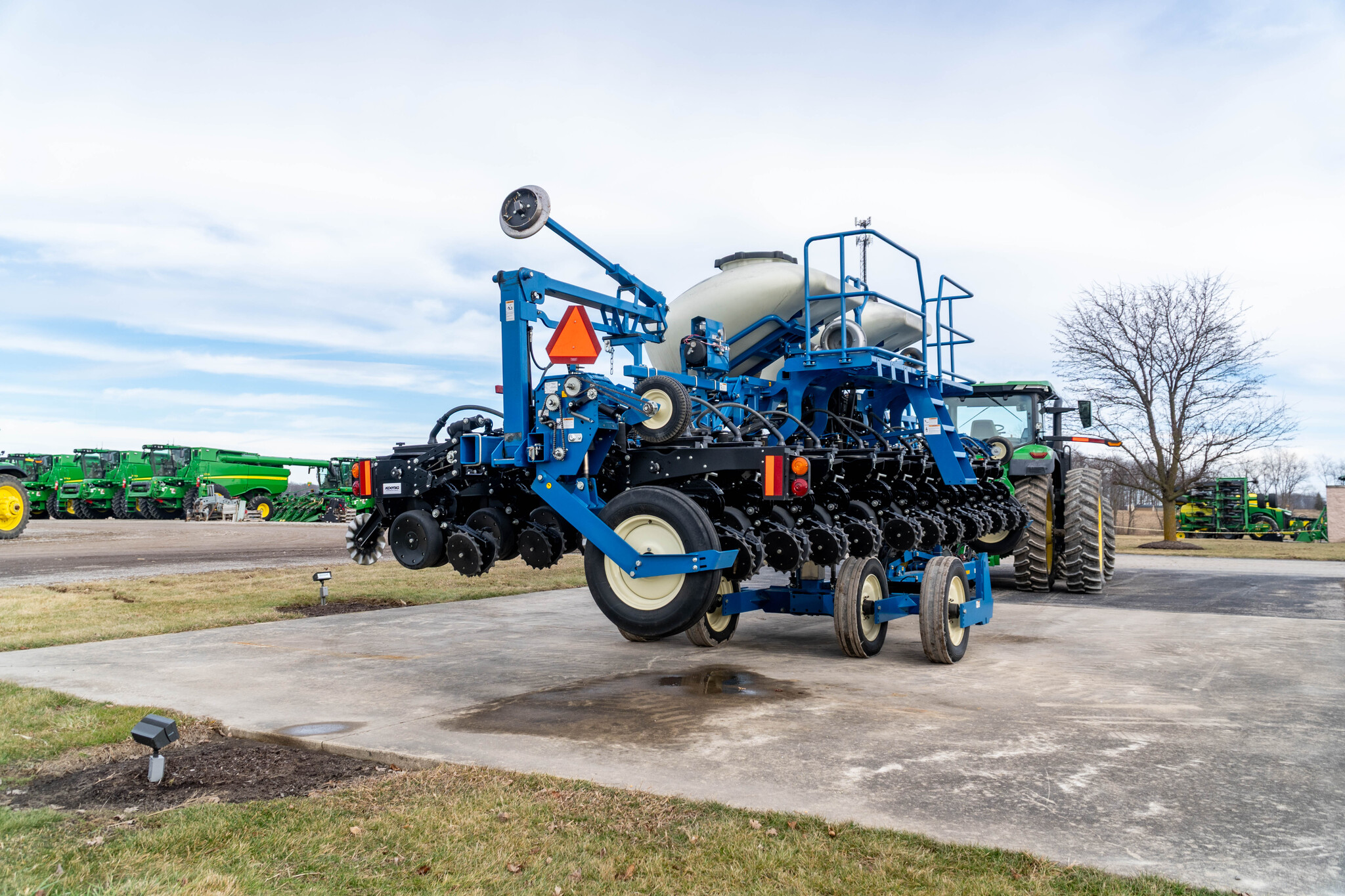 Used 2019 Kinze 3600 Planters: Drawn at Koenig Equipment in Anna, OH - PhotoXL4