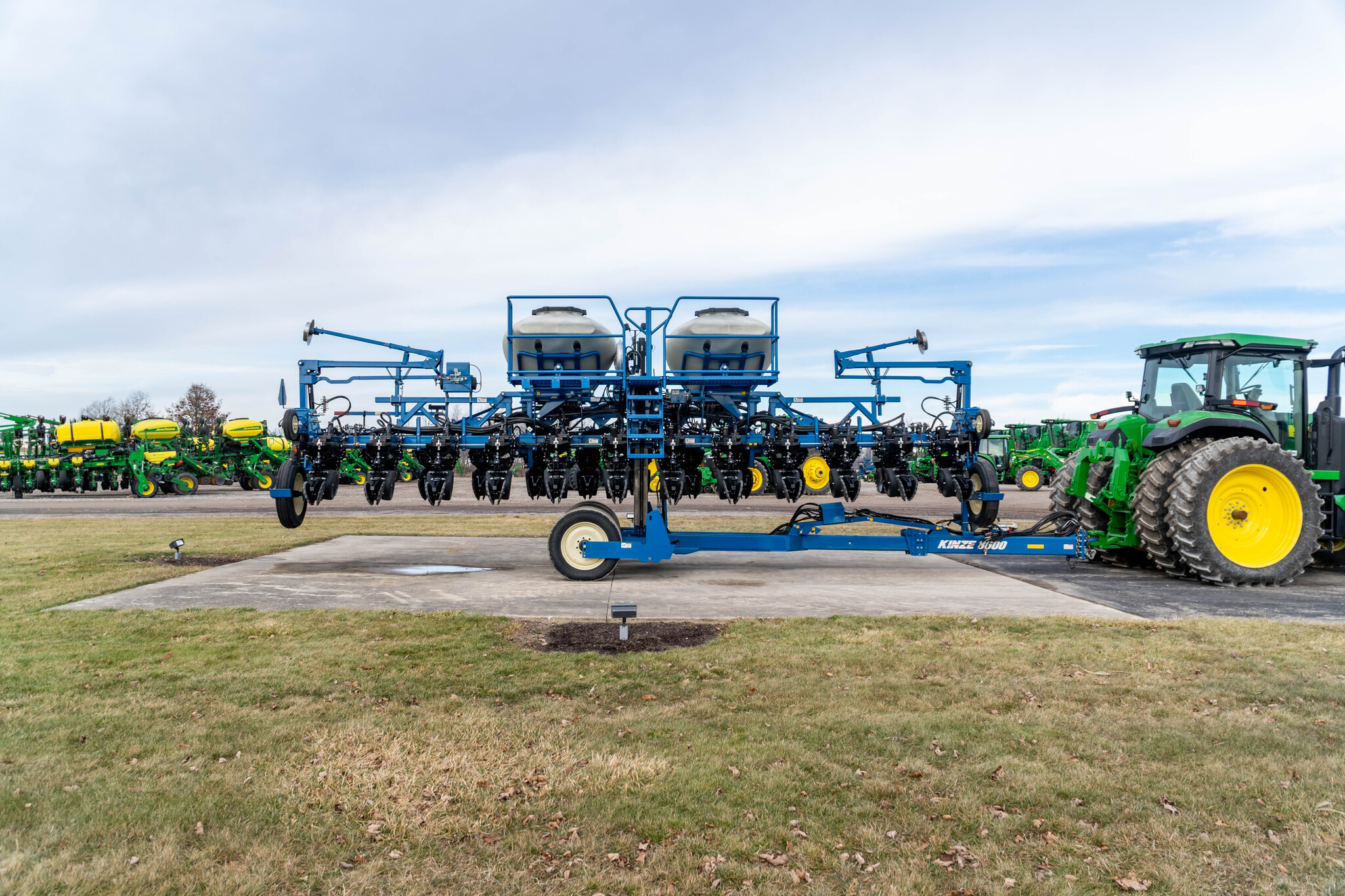Used 2019 Kinze 3600 Planters: Drawn at Koenig Equipment in Anna, OH - PhotoXL5