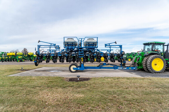 Used 2019 Kinze 3600 Planters: Drawn at Koenig Equipment in Anna, OH - Photo5
