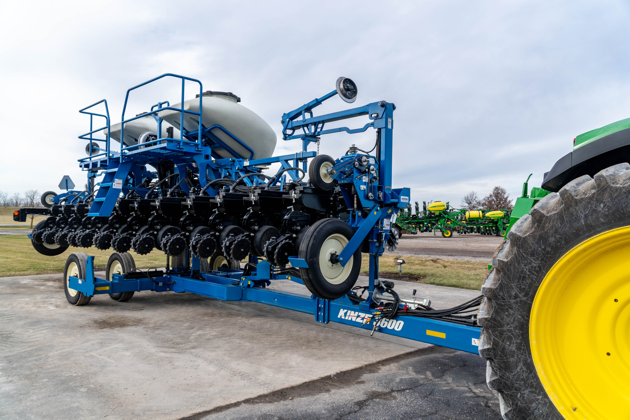 Used 2019 Kinze 3600 Planters: Drawn at Koenig Equipment in Anna, OH - PhotoXL6