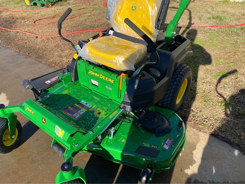 2025 John Deere Z515E Image 1