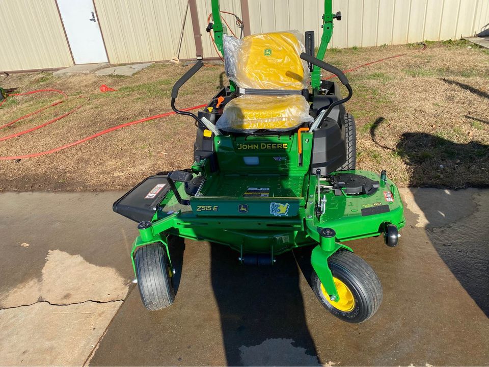 2025 John Deere Z515E Image 2