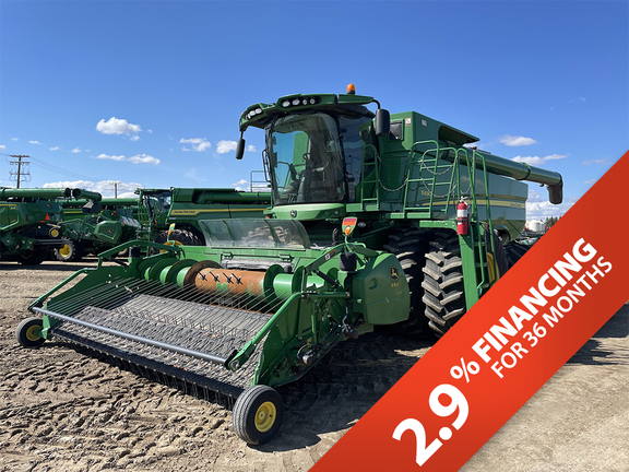 Photo of a 2013 John Deere S690