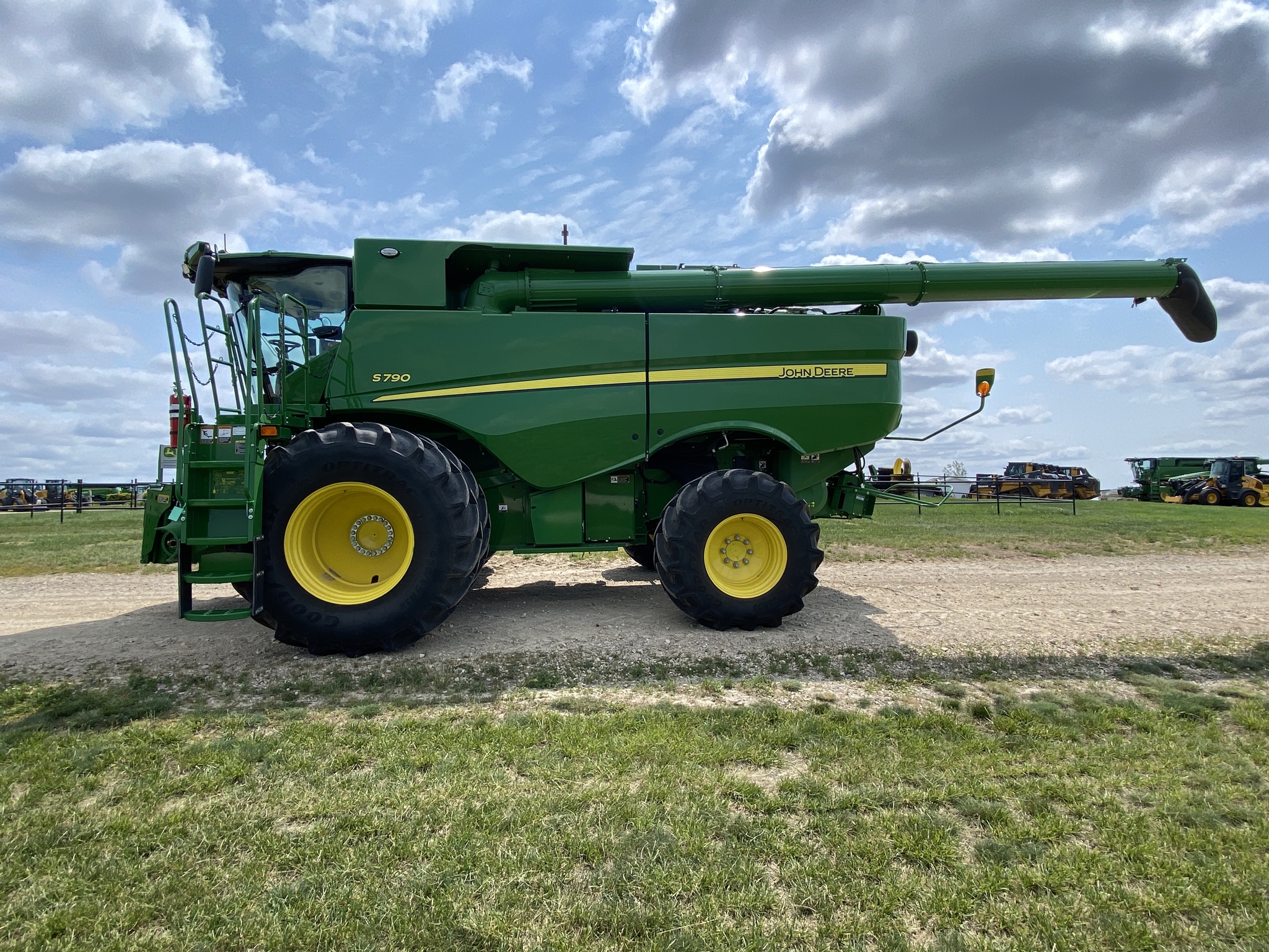 2024 John Deere S790 Image 9
