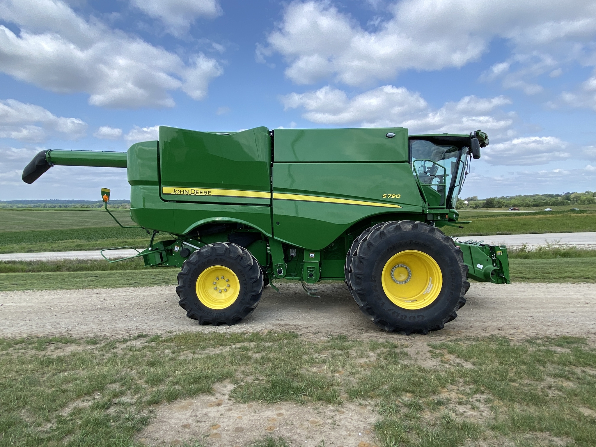 2024 John Deere S790 Image 4